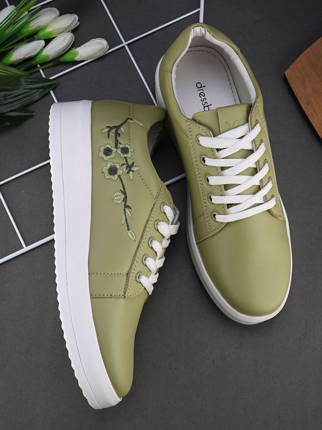 DressBerry Women Green Printed Round Toe Lightweight Sneakers