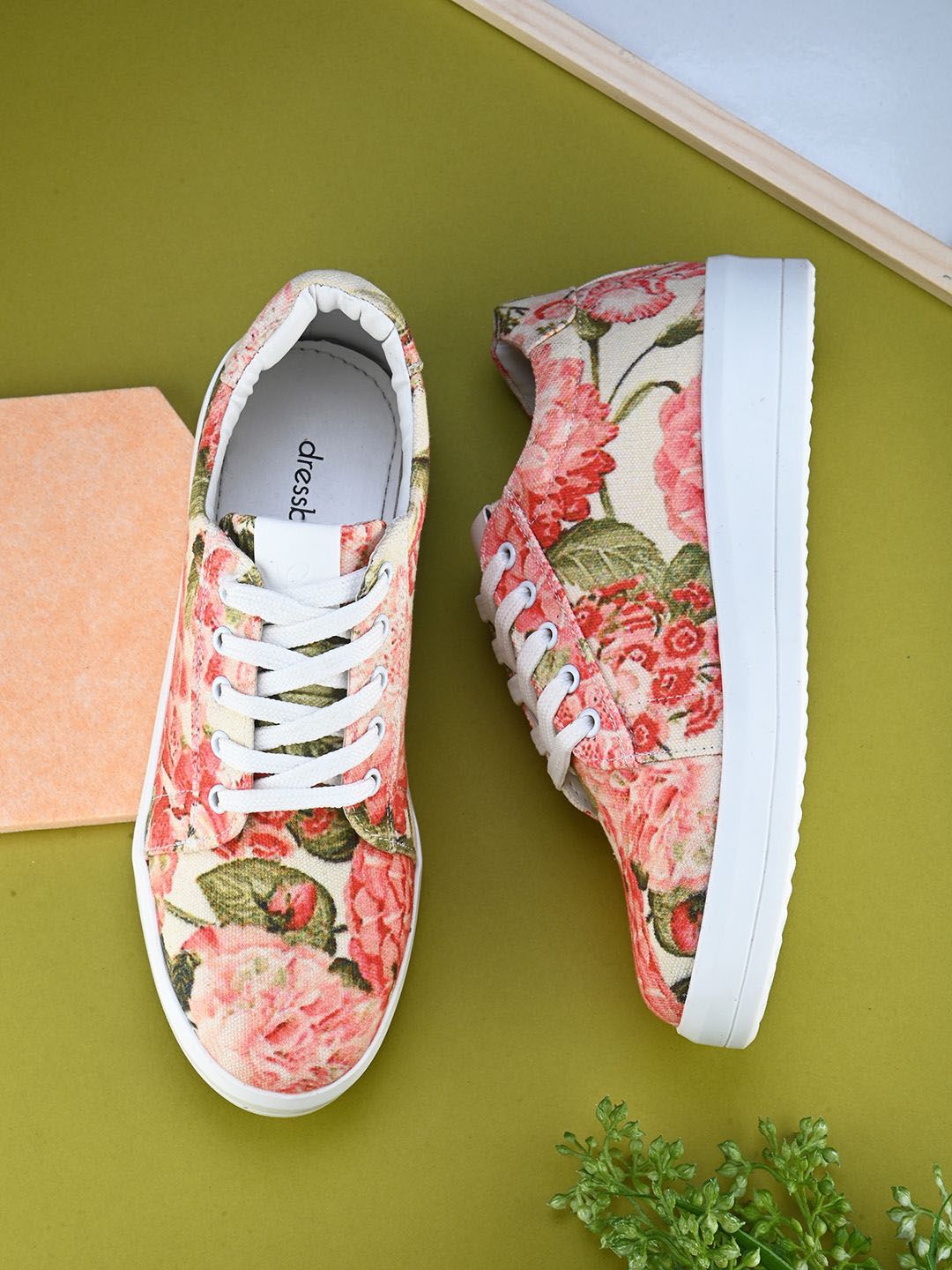 DressBerry Women Pink Printed Round Toe Lightweight Canvas Sneakers