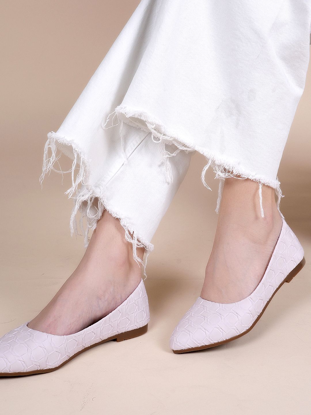 DressBerry White Textured Pointed Toe Ballerinas