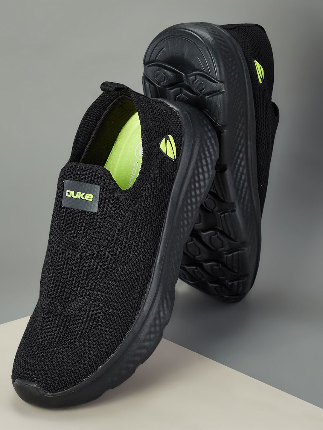Duke Men Textured Walking Shoes