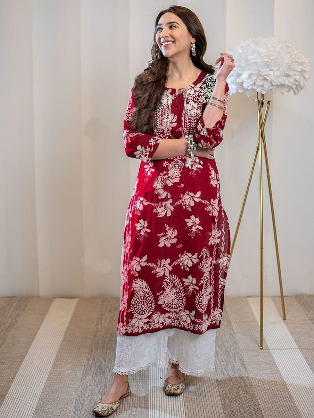 Floral Printed Kurta GoSriKi Floral Printed Round Neck Chikankari Kurta
