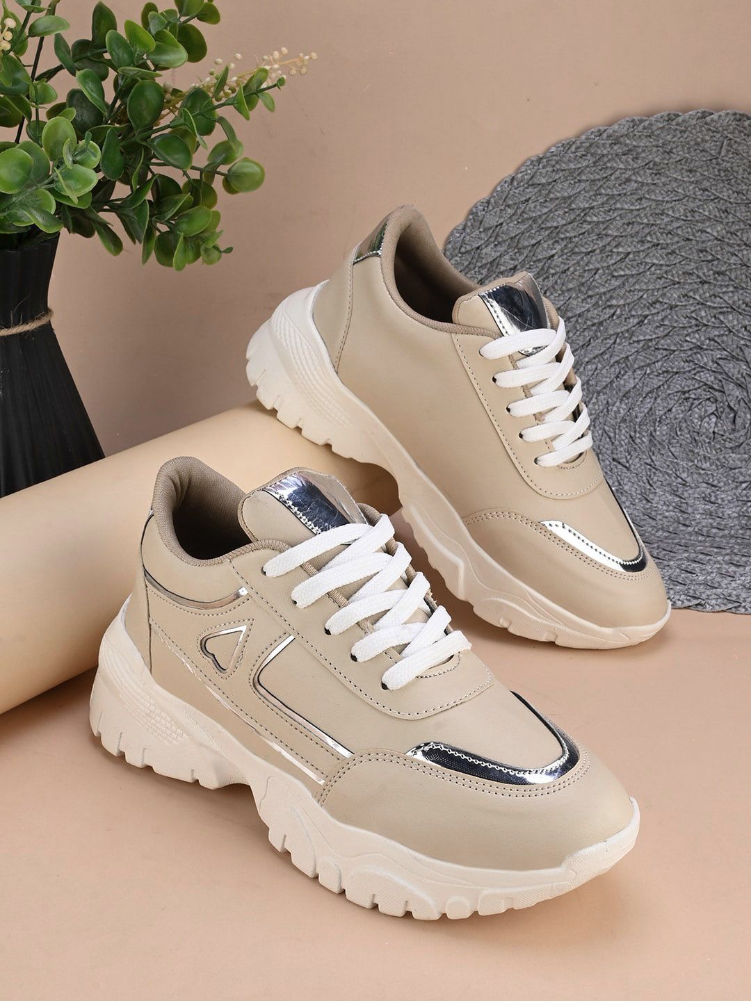 The Roadster Lifestyle Co. Women Lace Ups Sneakers