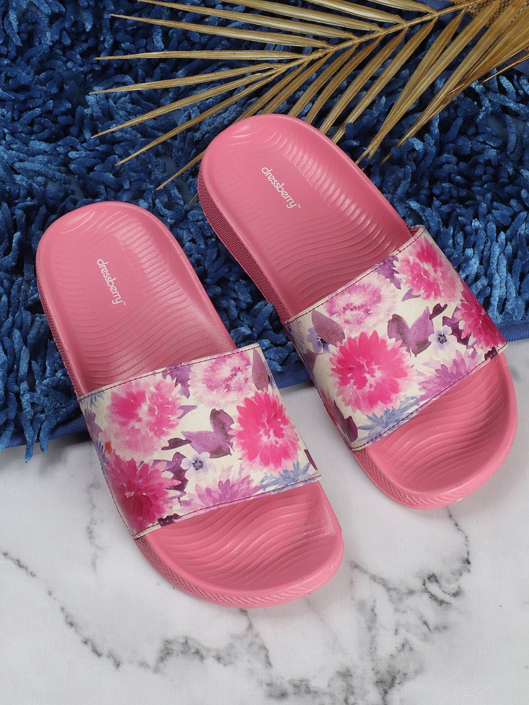 DressBerry Women Pink Printed Sliders