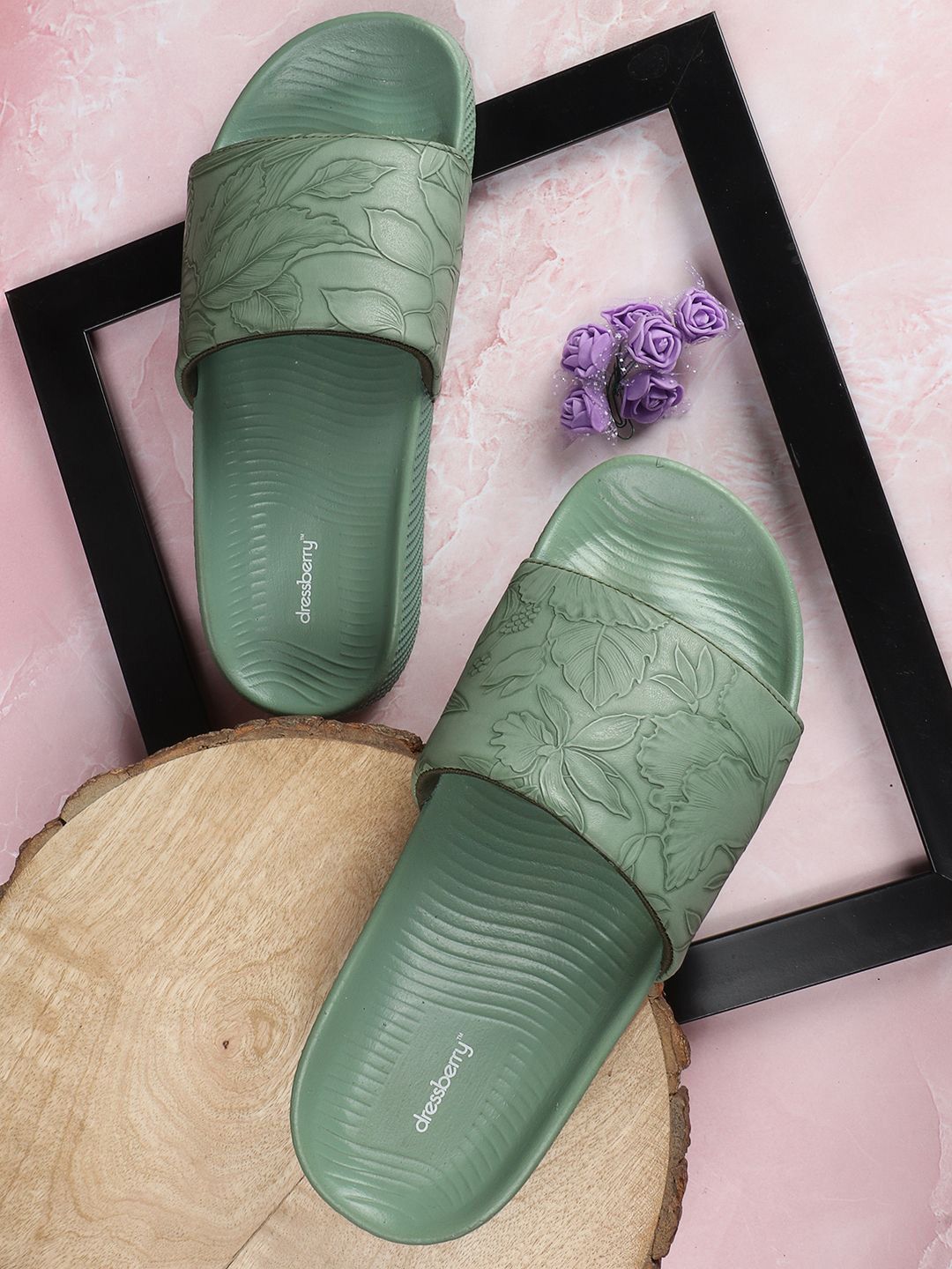 DressBerry Women Green Self Design Sliders