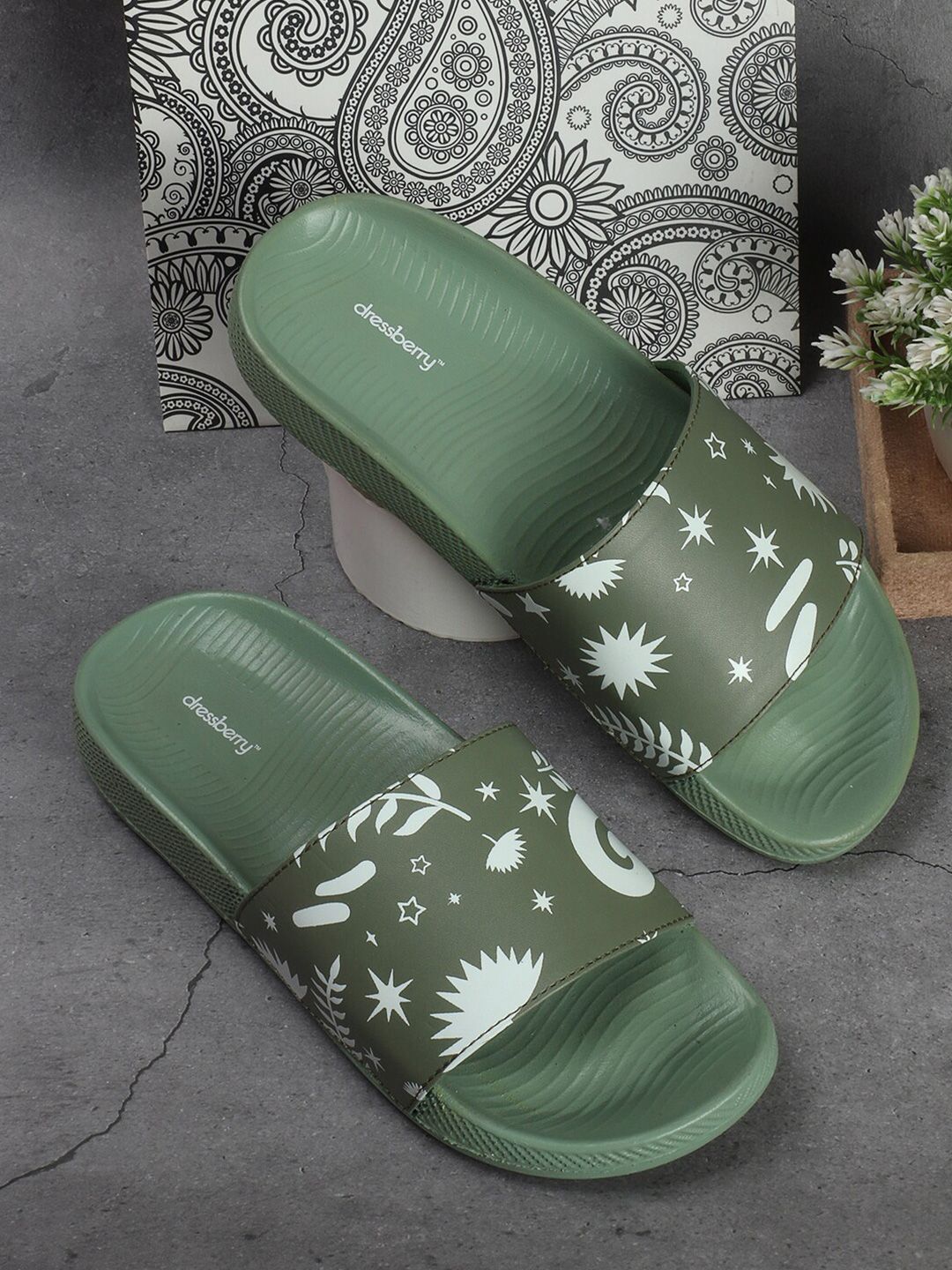 DressBerry Women Green Printed Sliders