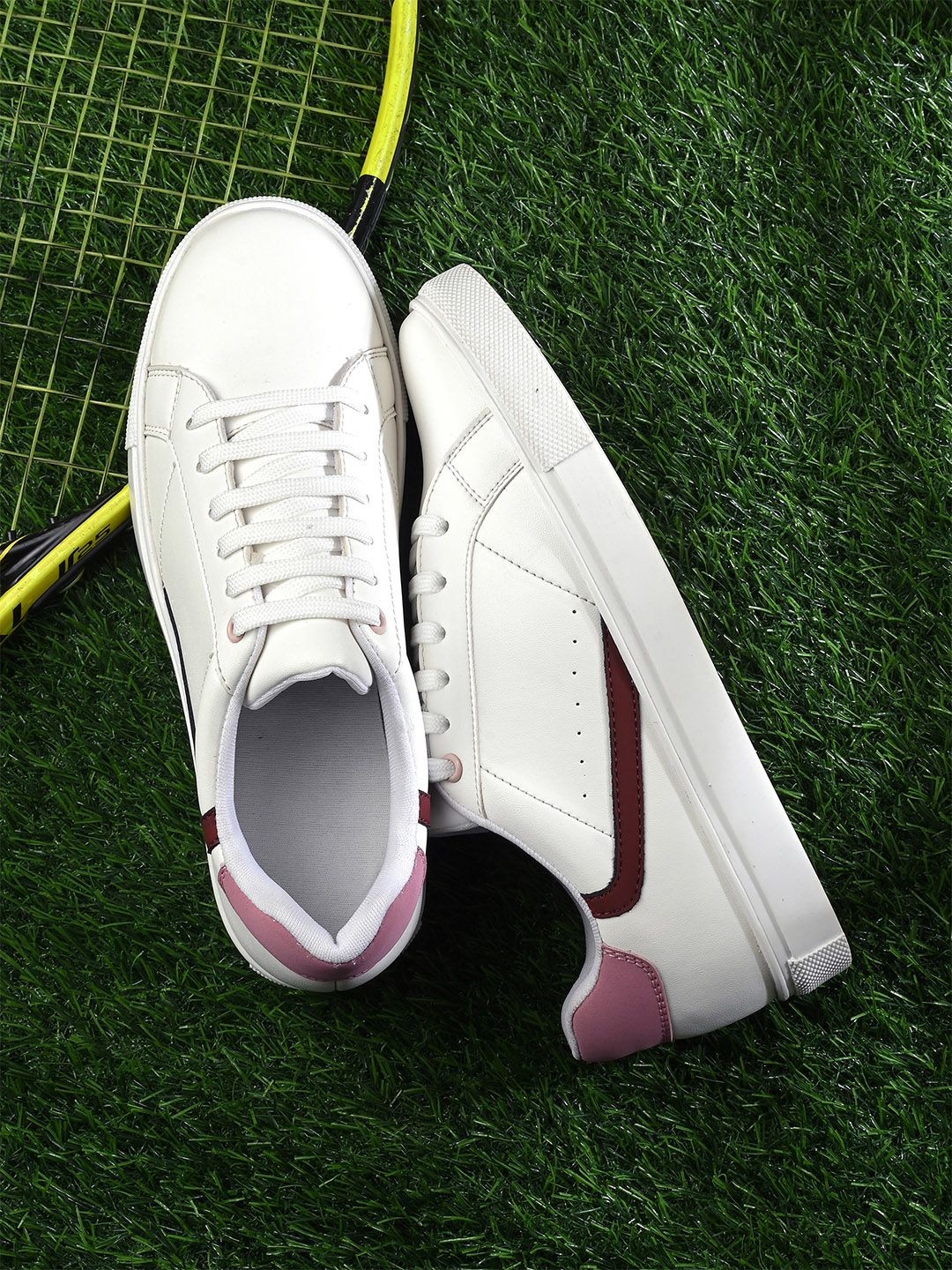 Roadster The Roadster Lifestyle Co Women Colourblock Casual Sneakers
