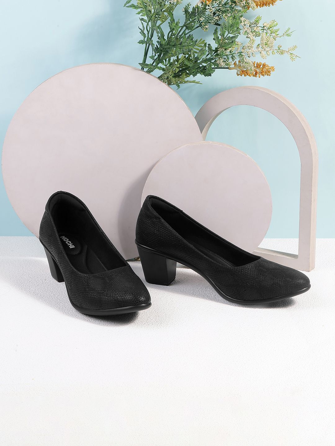 Mochi Mochi Womens Animal Print Black Round Toe Block Heeled Pumps
