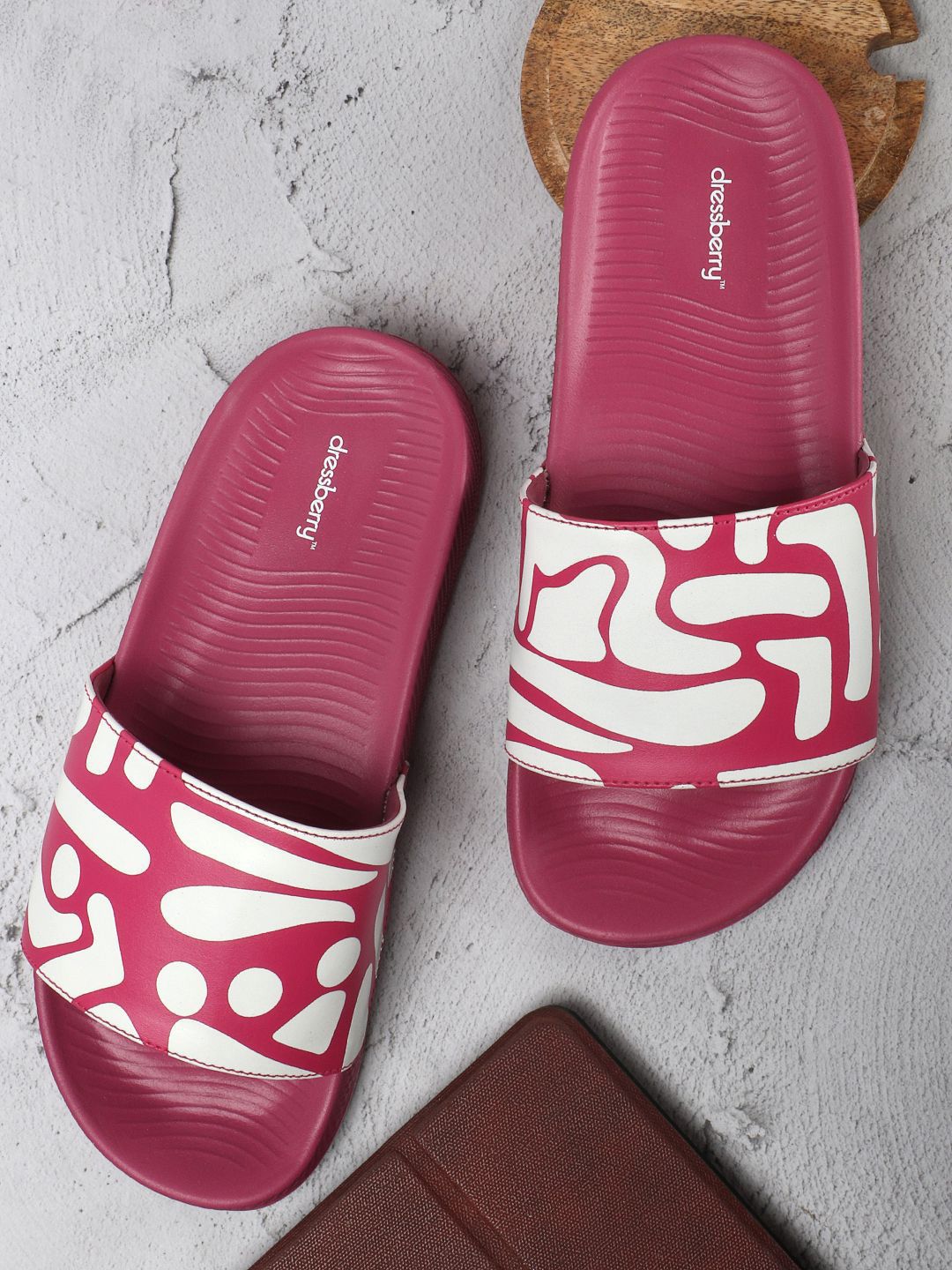 DressBerry Women Printed Sliders