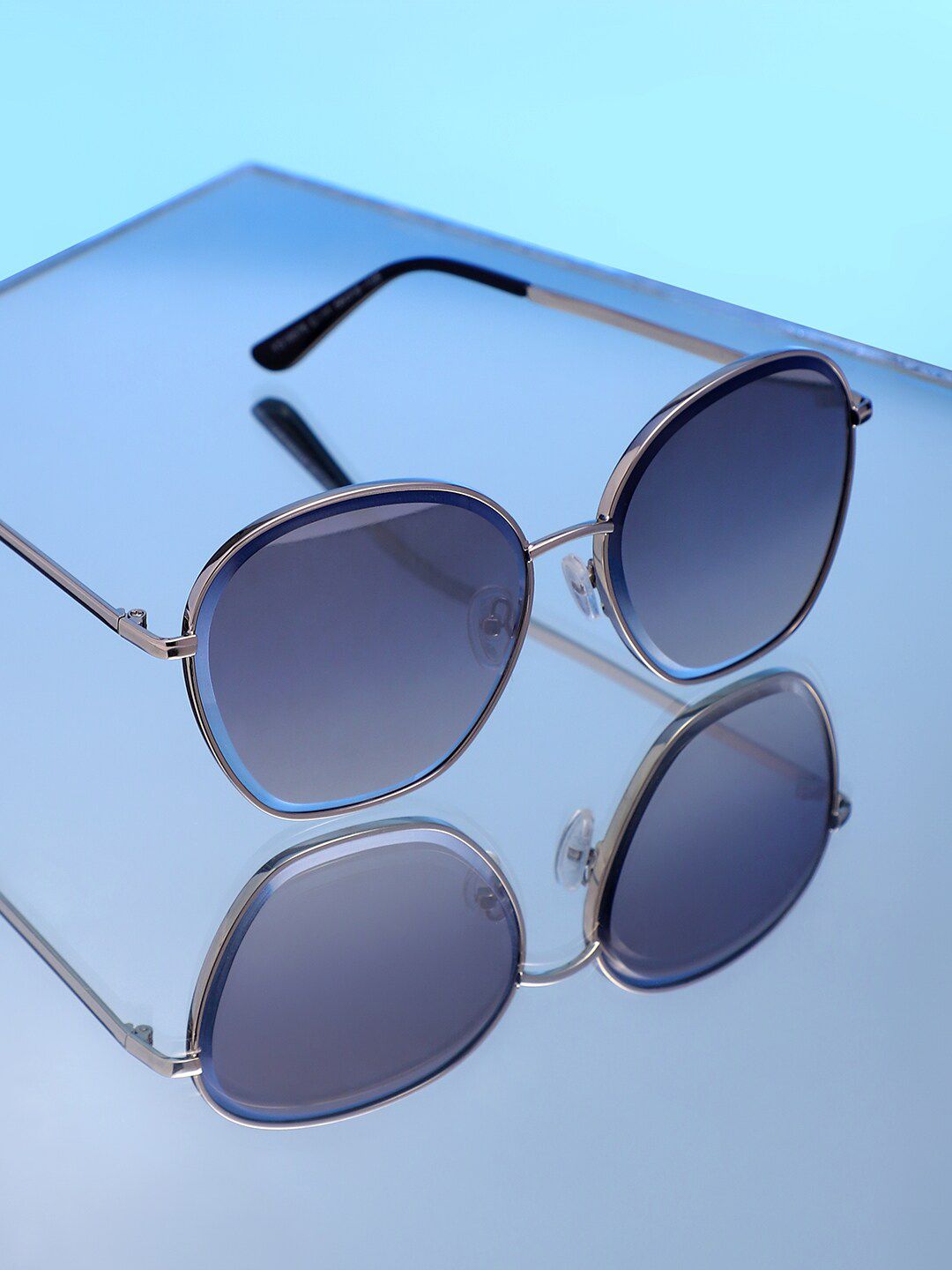 HAUTE SAUCE by Campus Sutra Women Round Sunglasses with Polarised Lens AW24_HSSG2570