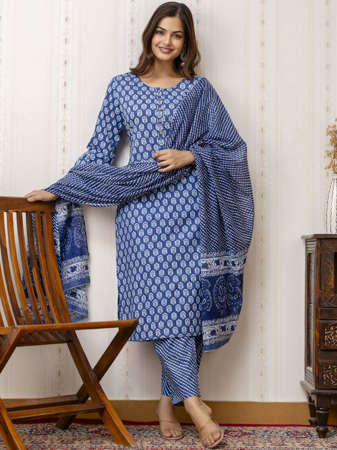 D K W D K W Women Floral Printed Regular Pure Cotton Kurta with Trousers & With Dupatta