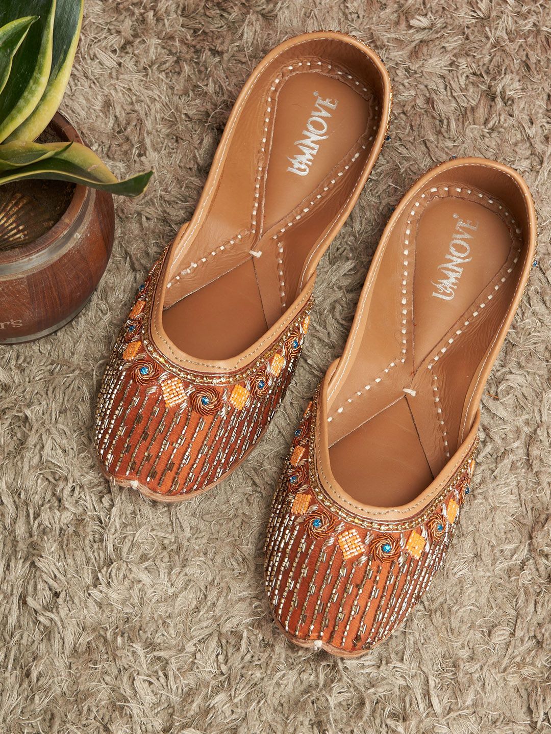 UMNOVE Ethnic Embellished Round Toe Ballerinas