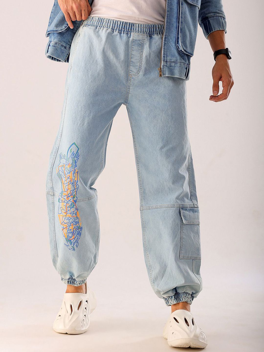 The Indian Garage Co Men Relaxed Fit Mildly Distressed Heavy Fade Stretchable Cargo Jeans