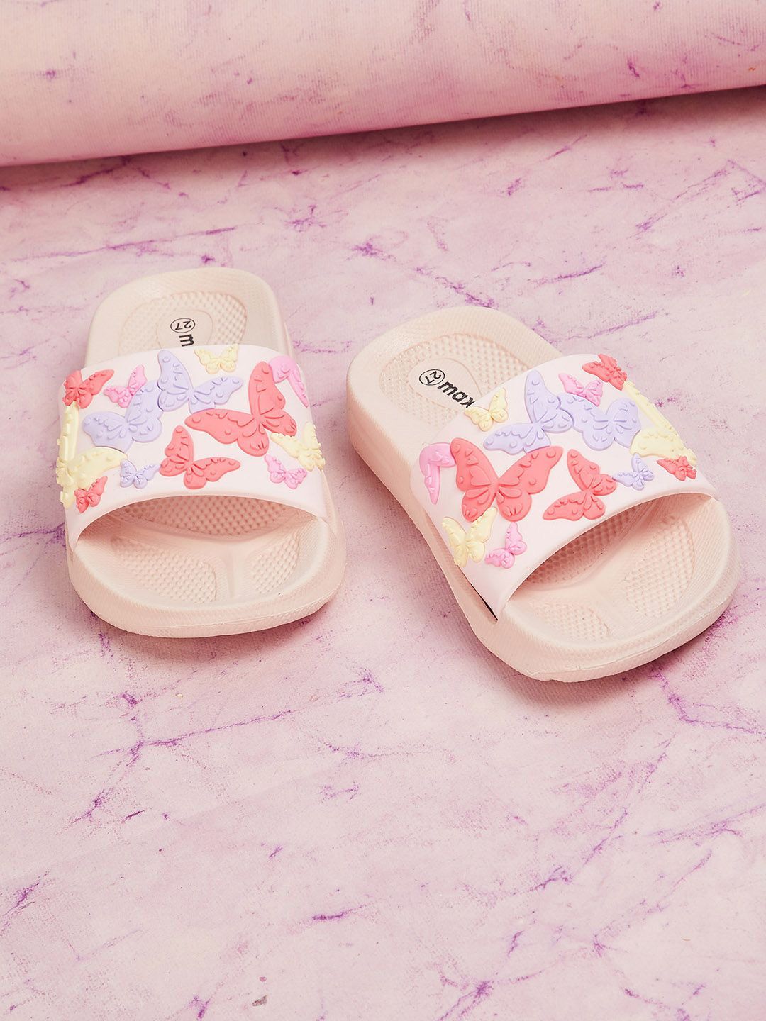 max Girls Self Design Sliders