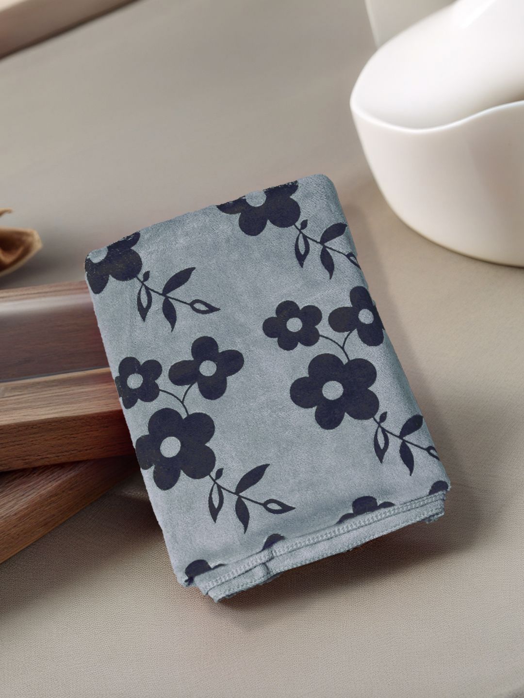 FABINALIV Grey & Black 1 Printed Cotton 400 GSM Bath Towel