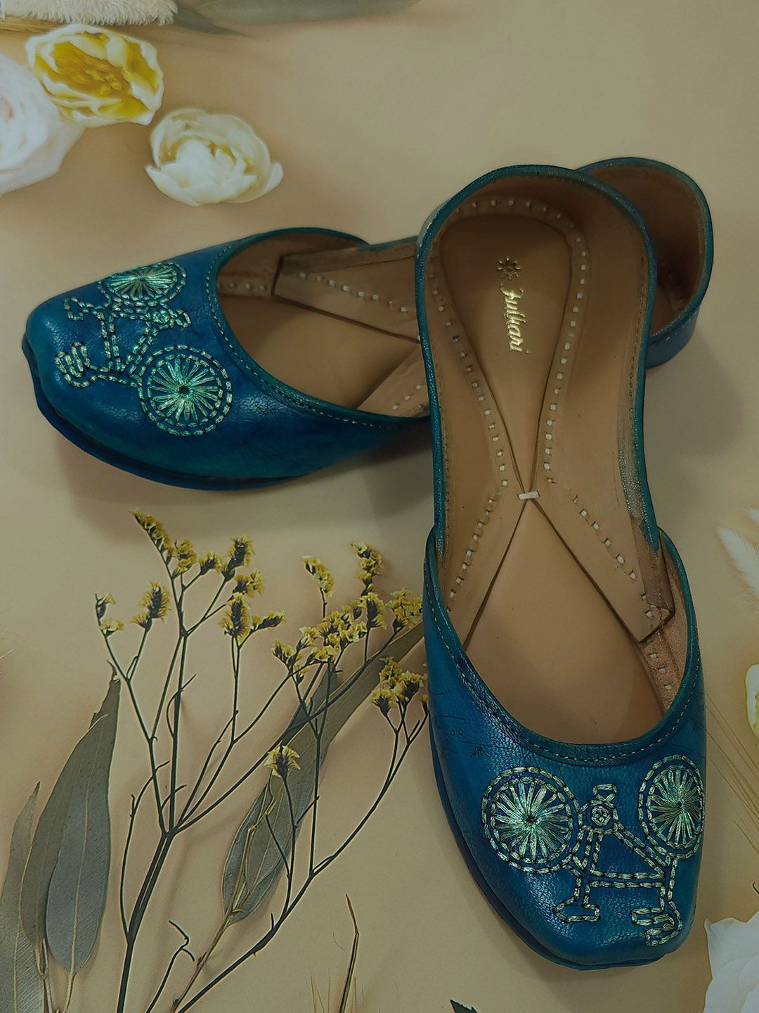 Fulkari Women Embroidered Ethnic Mojaris Flats