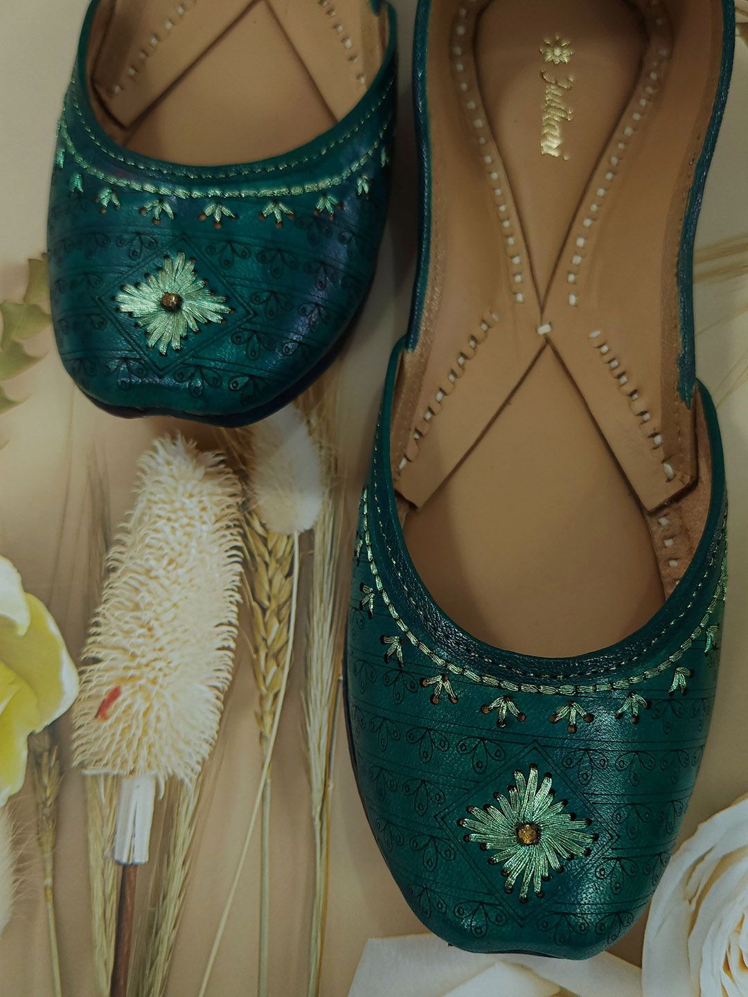 Fulkari Women Ethnic Mojaris Flats