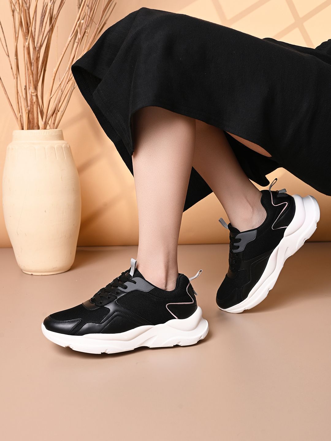 HRX by Hrithik Roshan Women Black Round Toe Comfort Insole Lightweight Sneakers