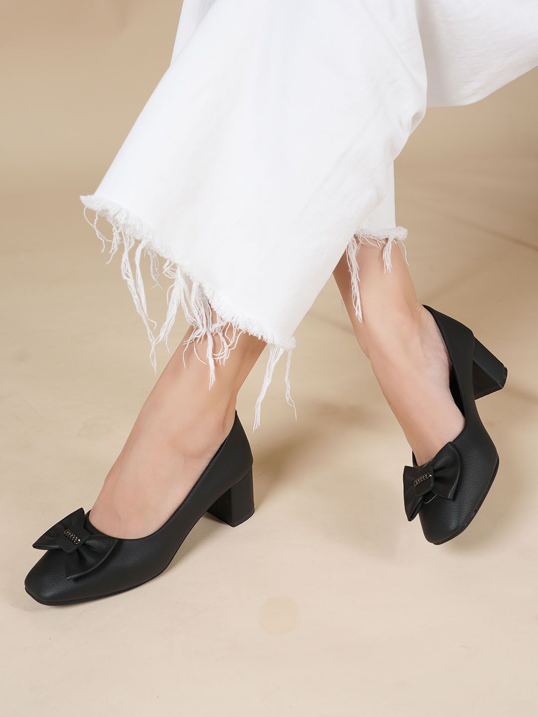 DressBerry Black Block Pumps with Bows