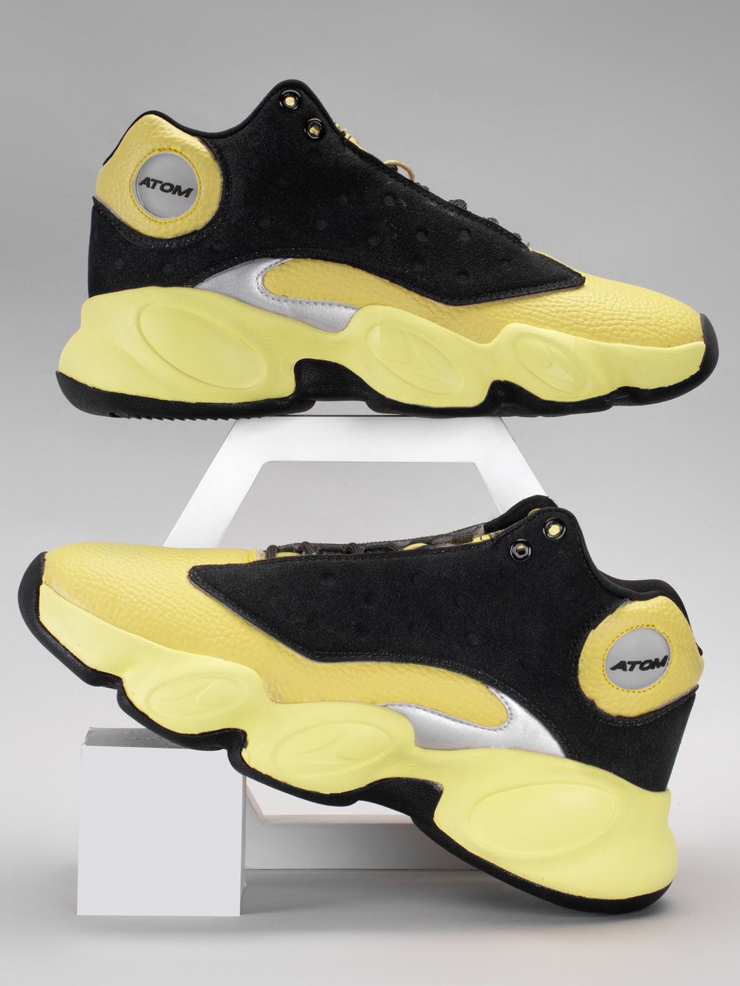 Atom Men Colourblocked Round Toe Sneakers