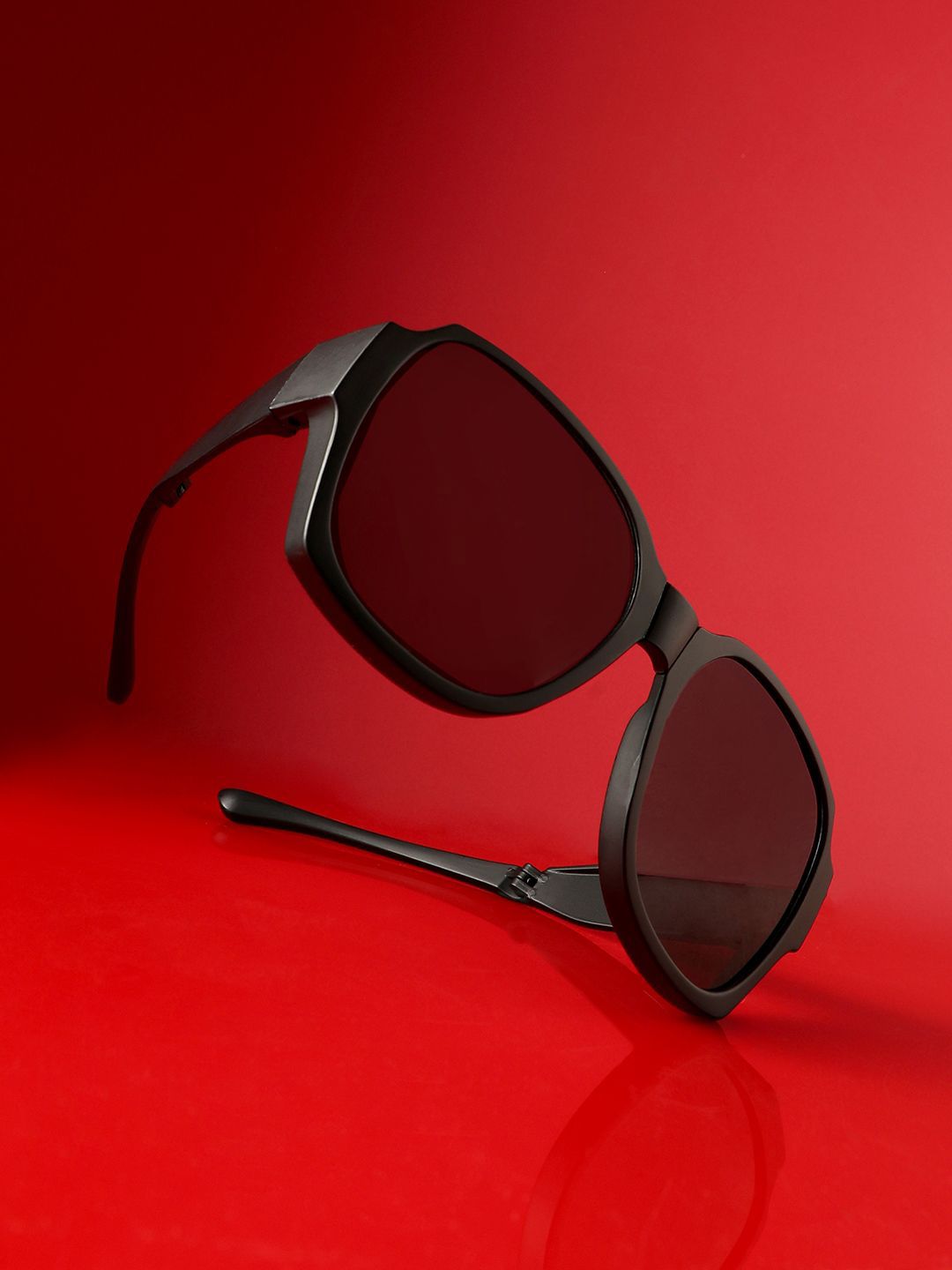 HAUTE SAUCE by  Campus Sutra Women Oversized Sunglasses with Polarised Lens AW24_HSSG2585