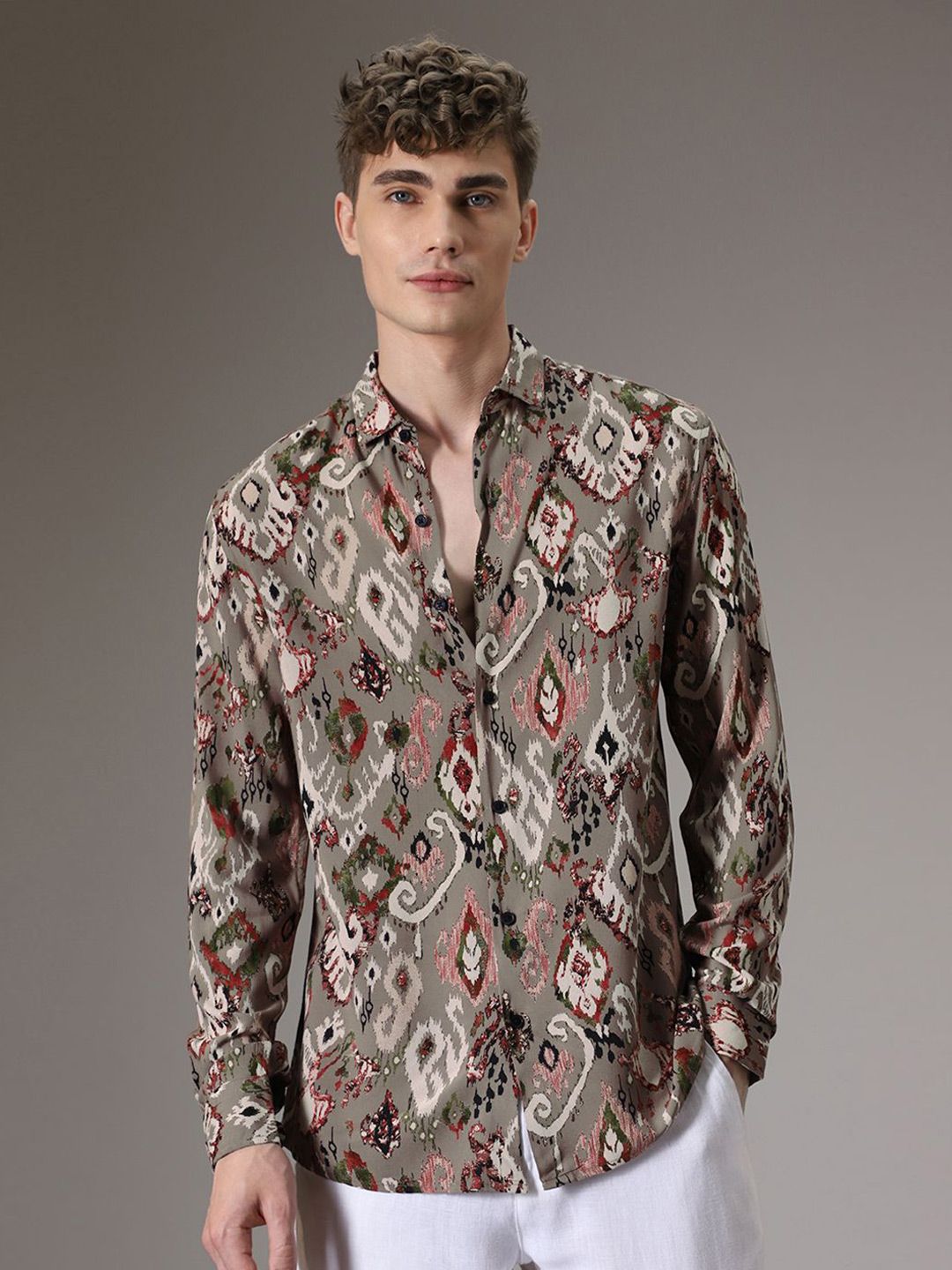Banana Club Men Classic Ethnic Motif Printed Cutaway Collar Casual Shirt