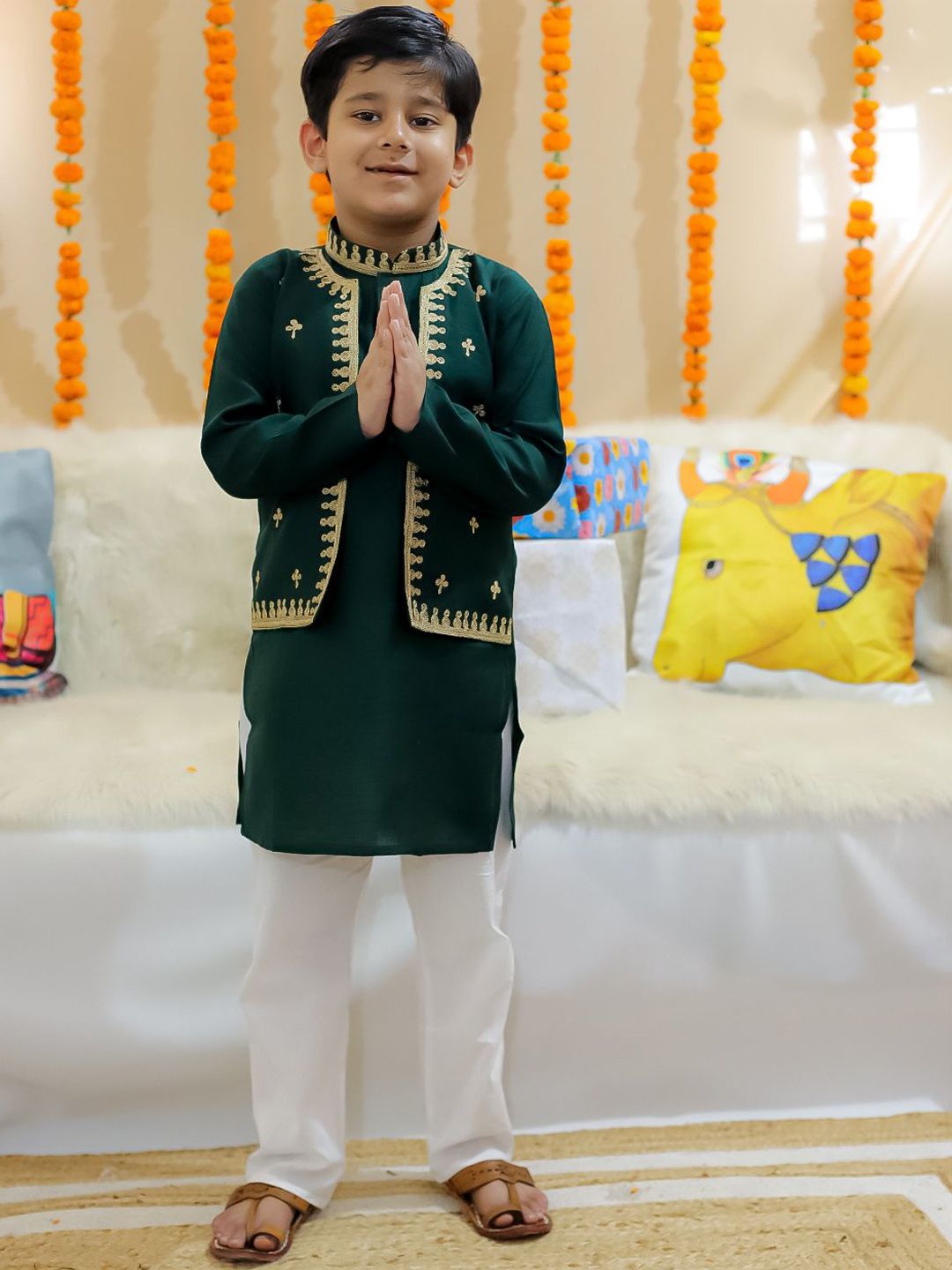 BownBee Boys Embroidered Regular Thread Work Chanderi Silk Kurta with Pyjamas