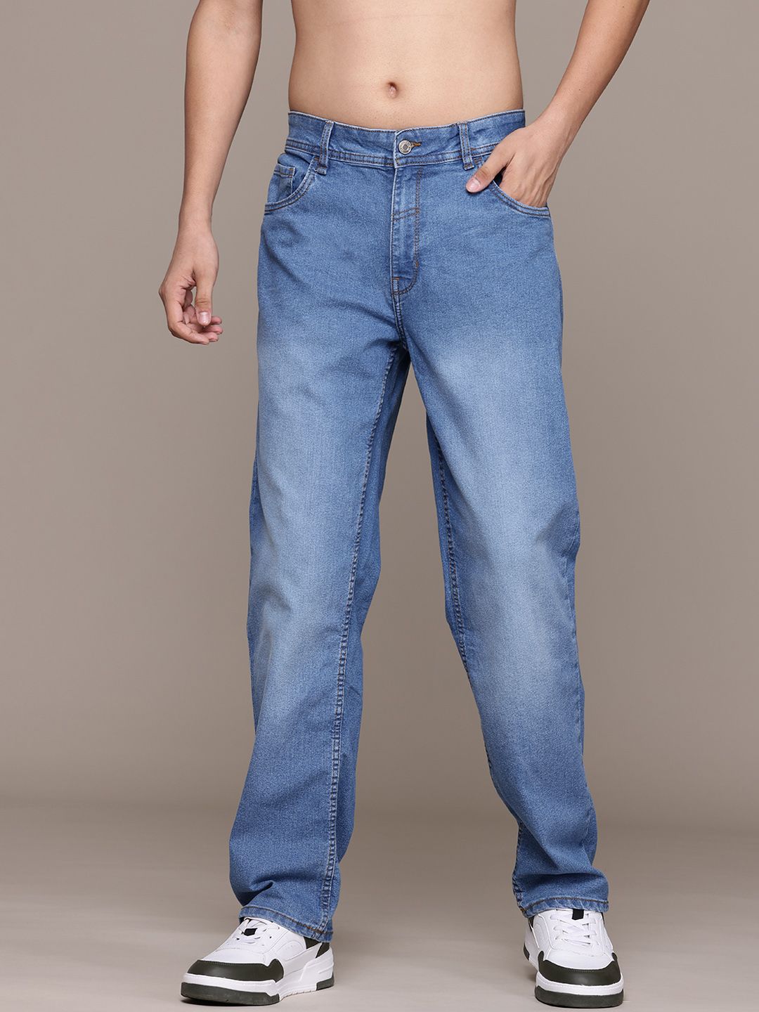 The Roadster Lifestyle Co. Men Straight Fit Mid Rise Stretchable Jeans