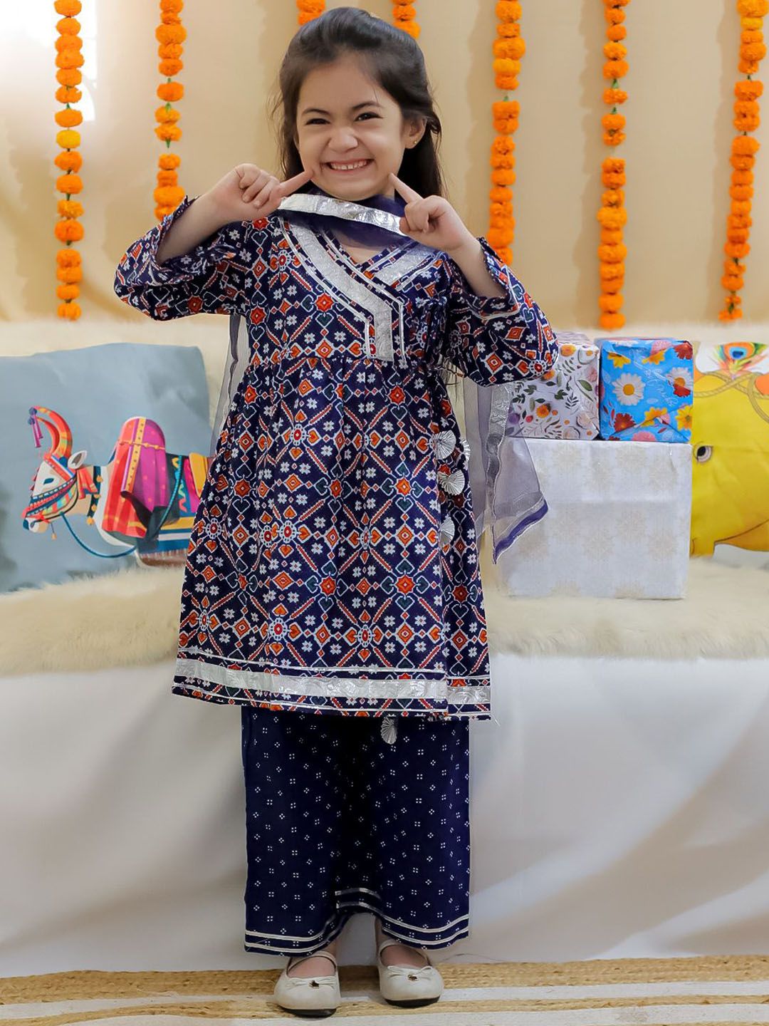 BownBee Girls Floral Printed Regular Pure Cotton Kurta with Trousers & With Dupatta