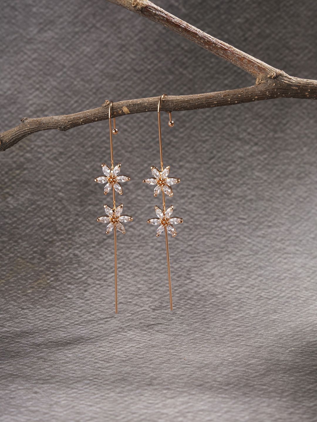 EL REGALO Floral Shaped Ear Cuff Earrings