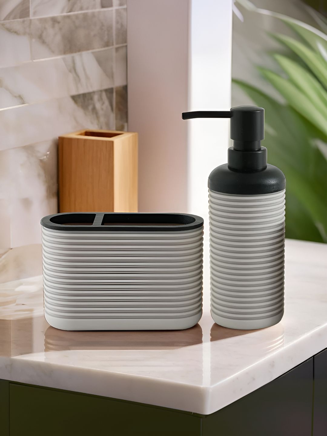 UMAI Grey & White 2 Pieces Striped Bath Accessories Set