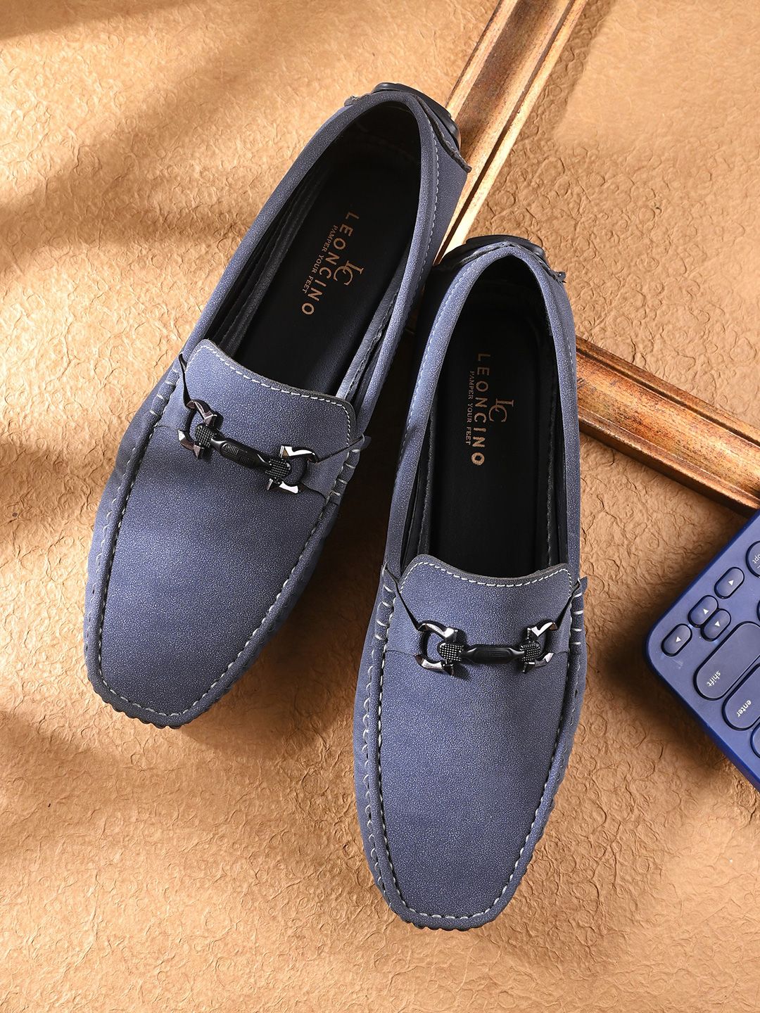 LEONCINO Men Perforations Suede Loafers