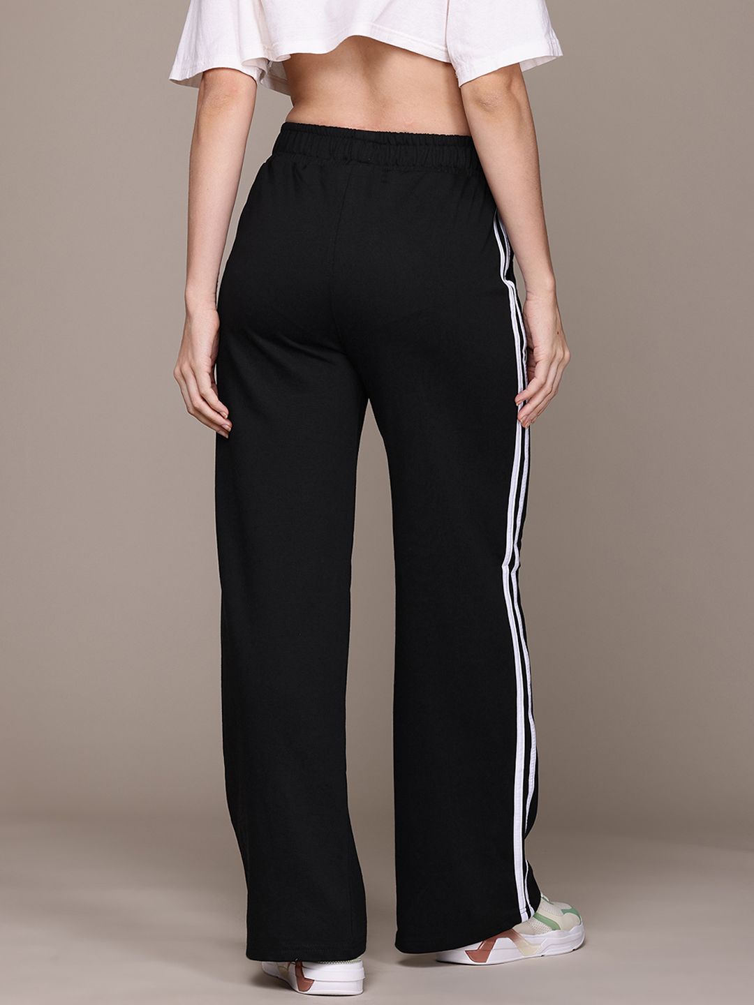 新品 BANDEL SIDE LOGO STRECH TAPERED PANTS SIDE LOGO STRECH TAPERED PANTS – BANDEL®︎｜公式オンラインストア
