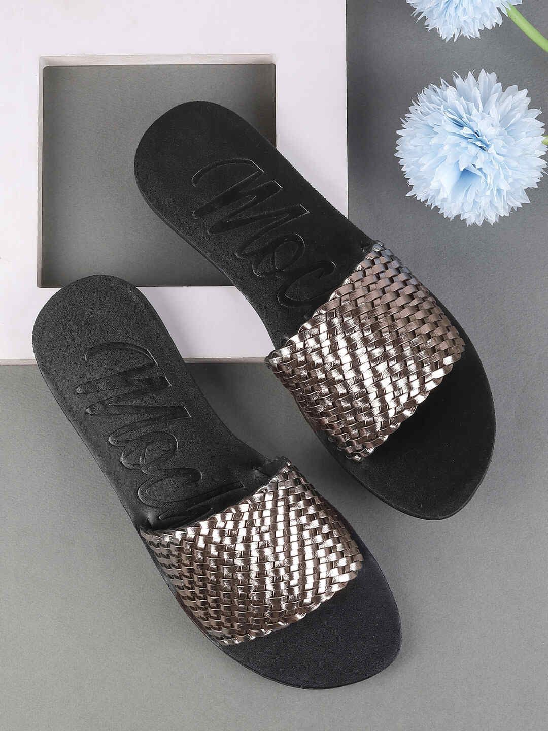 Mochi Mochi Women Embellished Open Toe Flats
