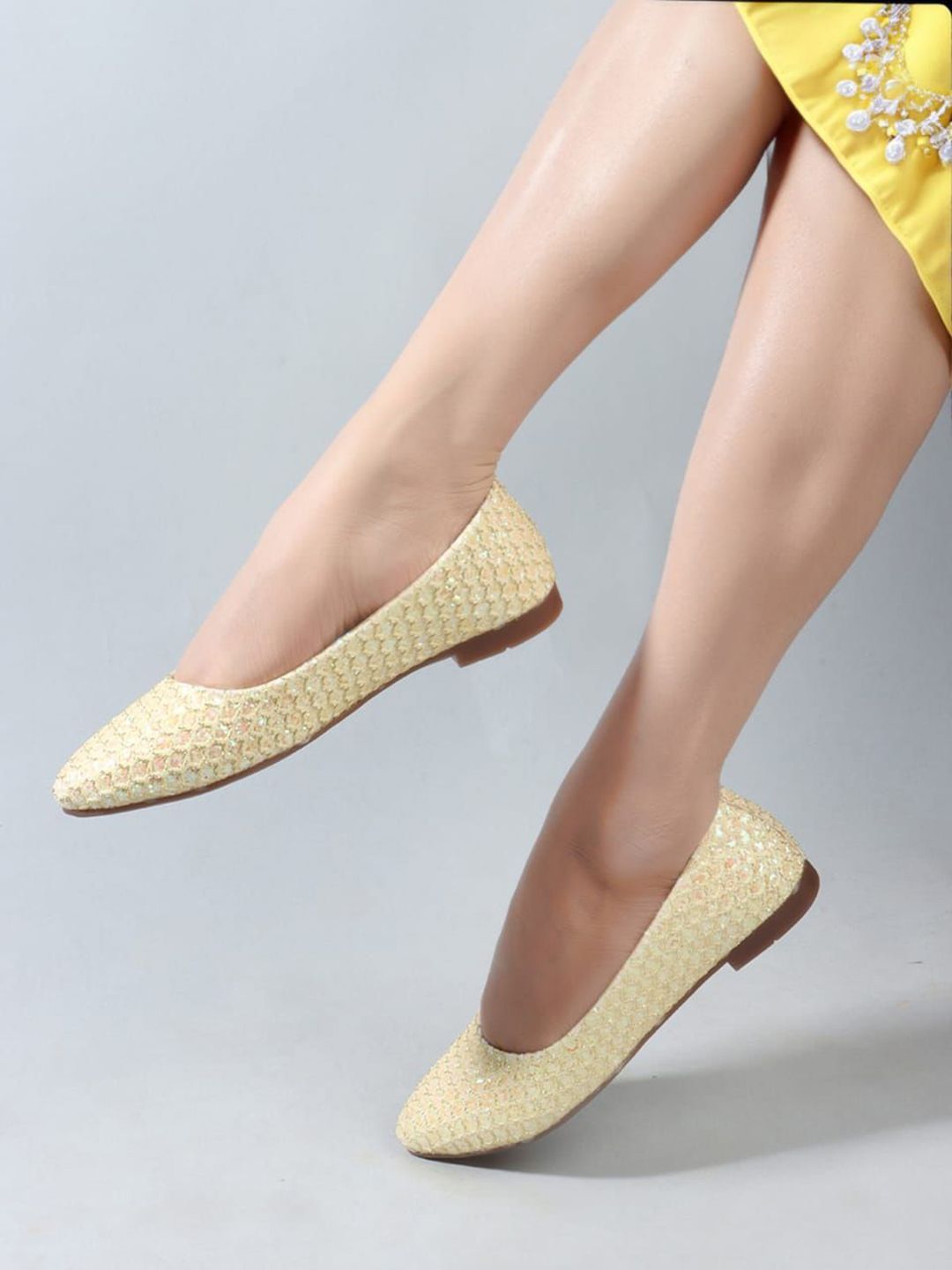 DressBerry Women Pointed Toe Ballerinas