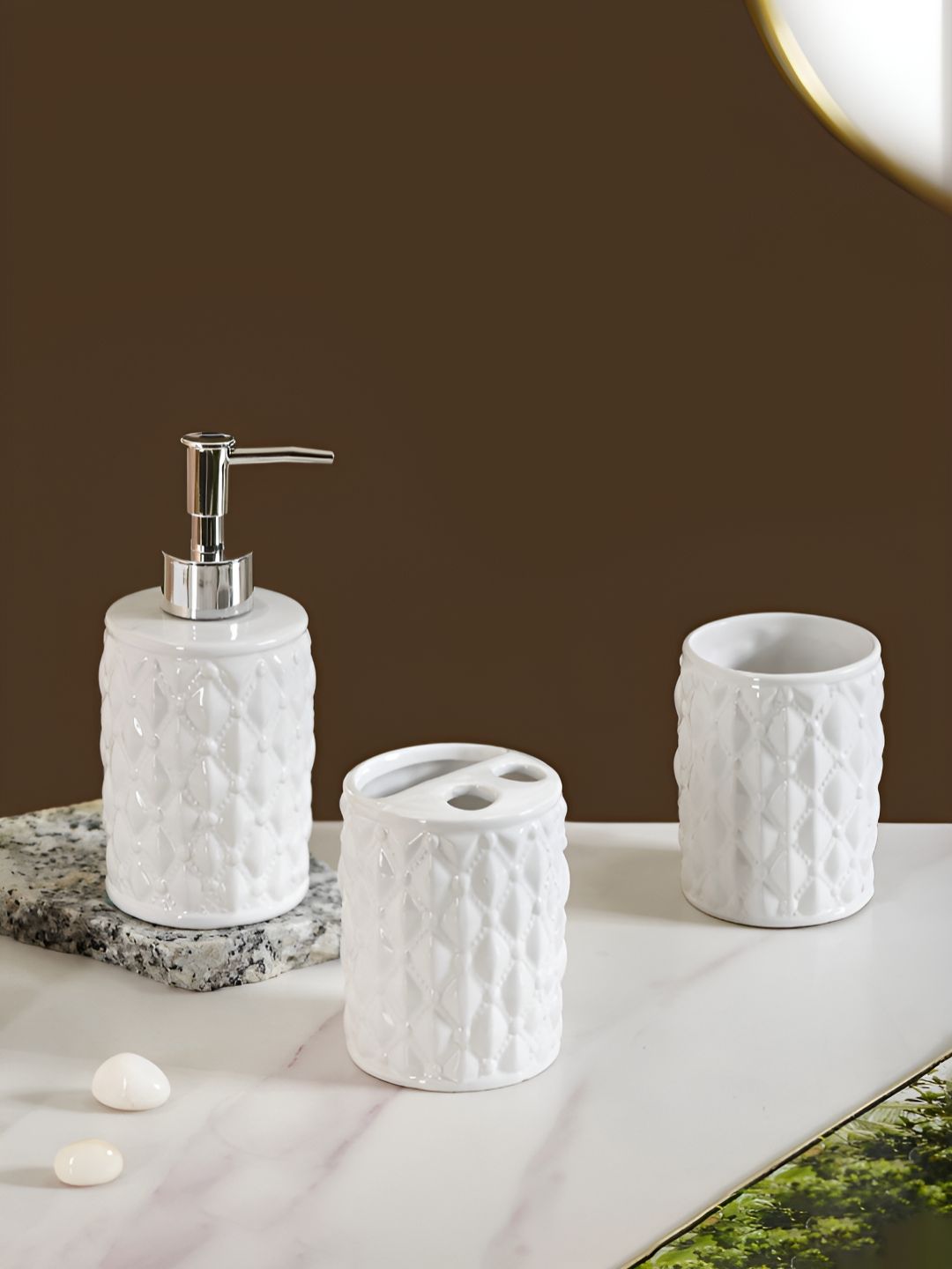 Nestasia White & Silver-Toned 3 Pieces Textured Ceramic Bath Accessories Set