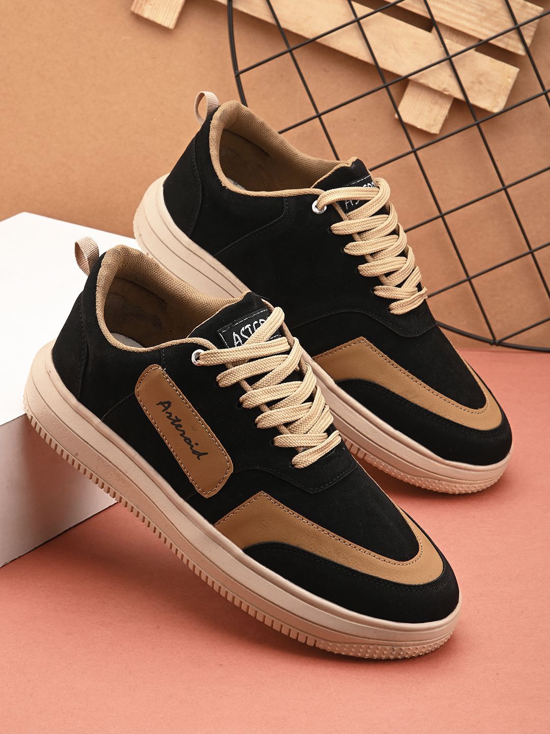 ASTEROID Men Colourblocked Suede Lightweight Sneakers