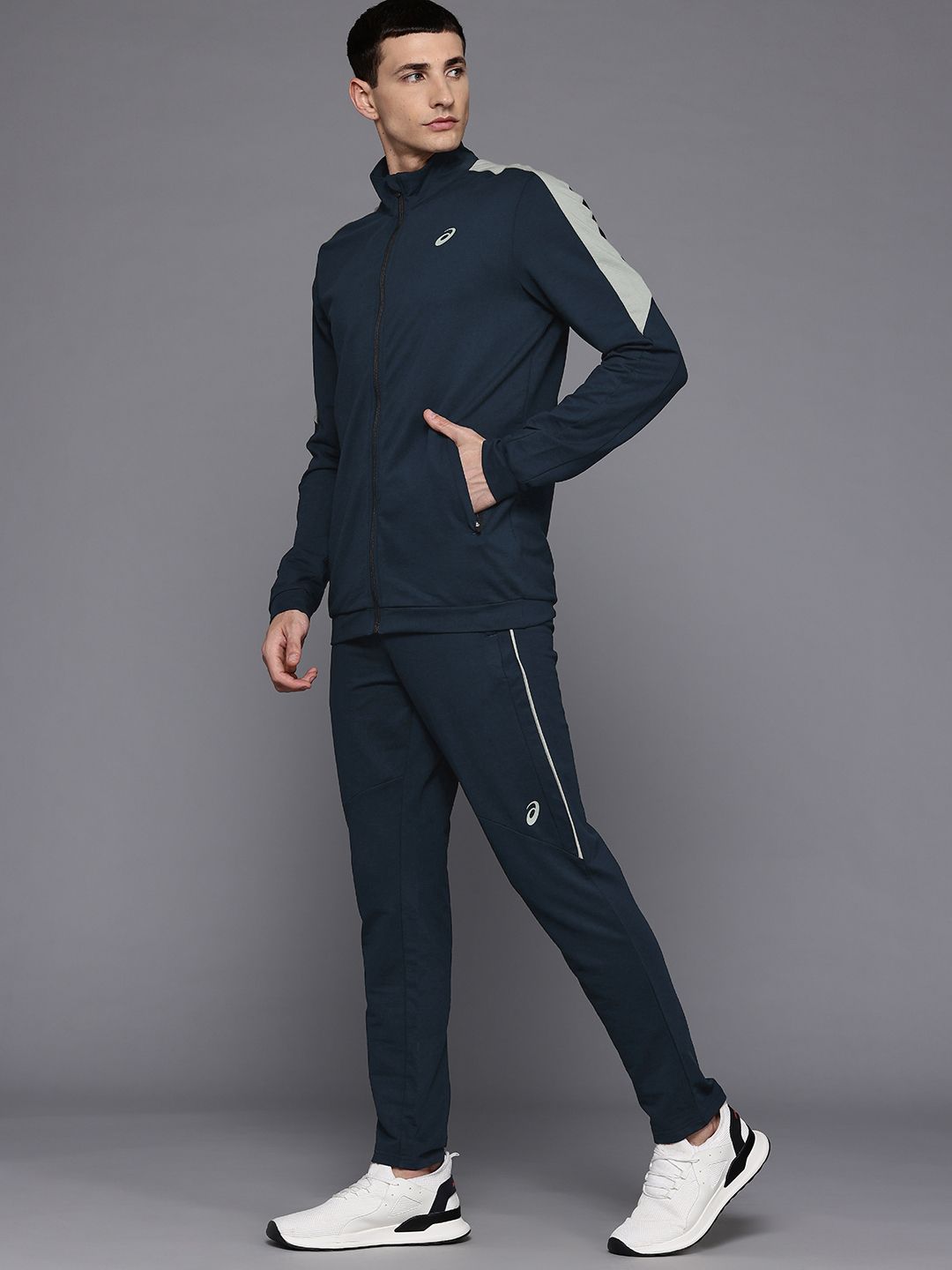 Style athleteⅡ Buy ASICS Mock Collar Colorblocked Detail Sports Tracksuit