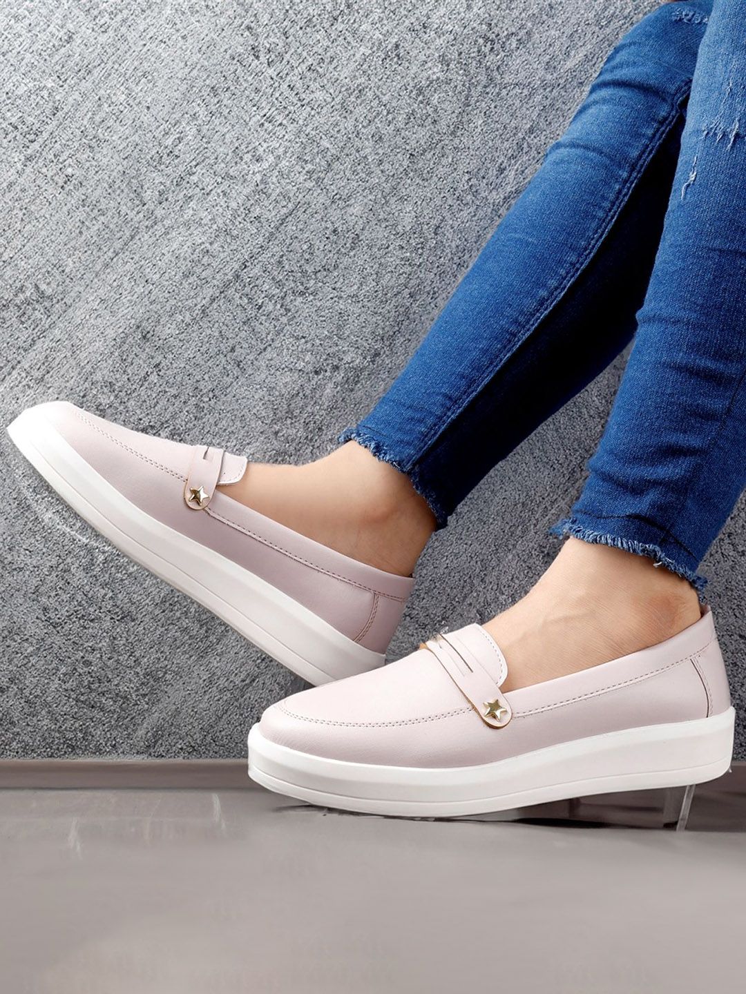 Bxxy Women Solid Round Toe Slip-On Sneakers