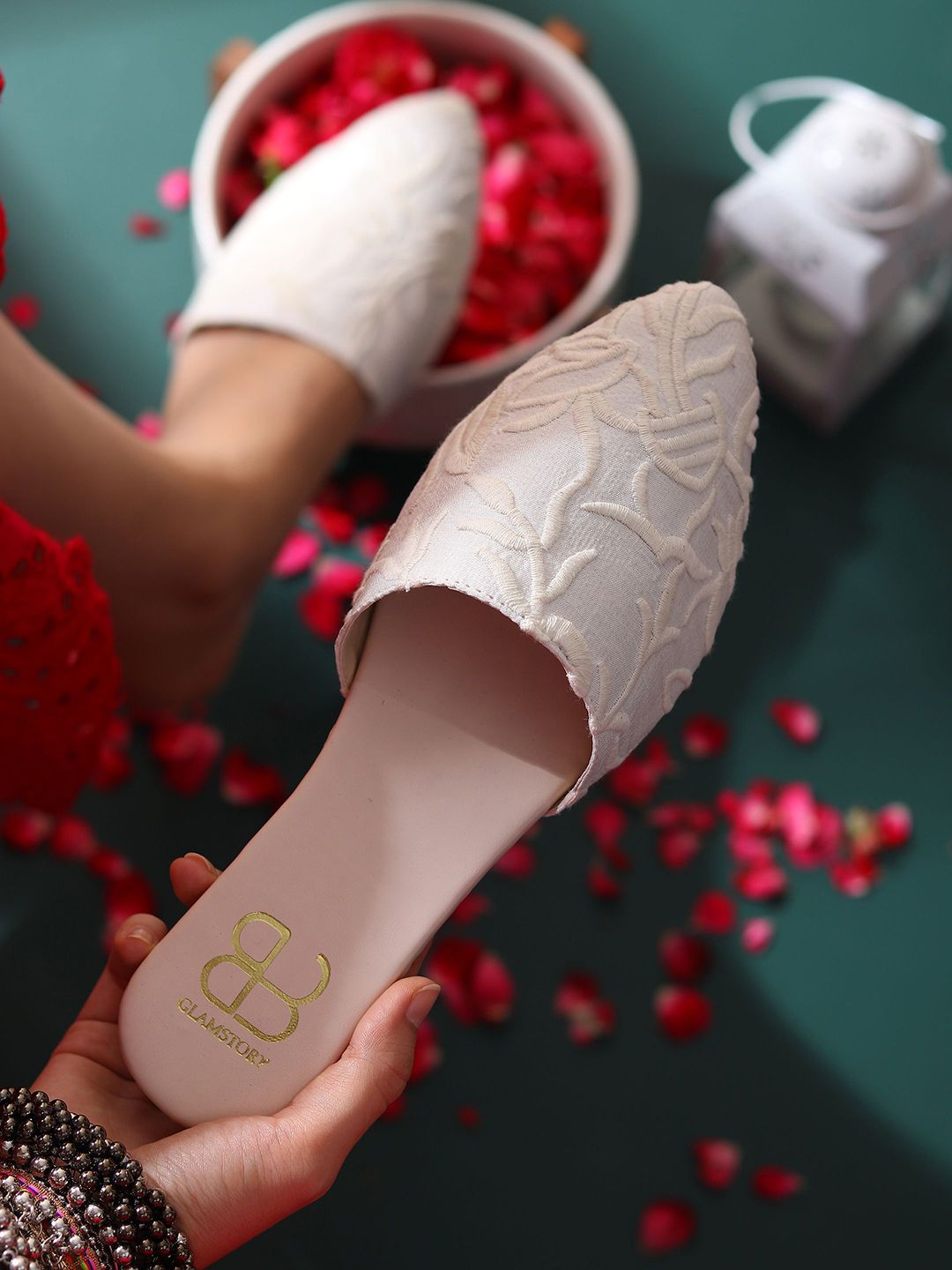 GLAM STORY Women Embroidered Pointed Toe Mules Flats