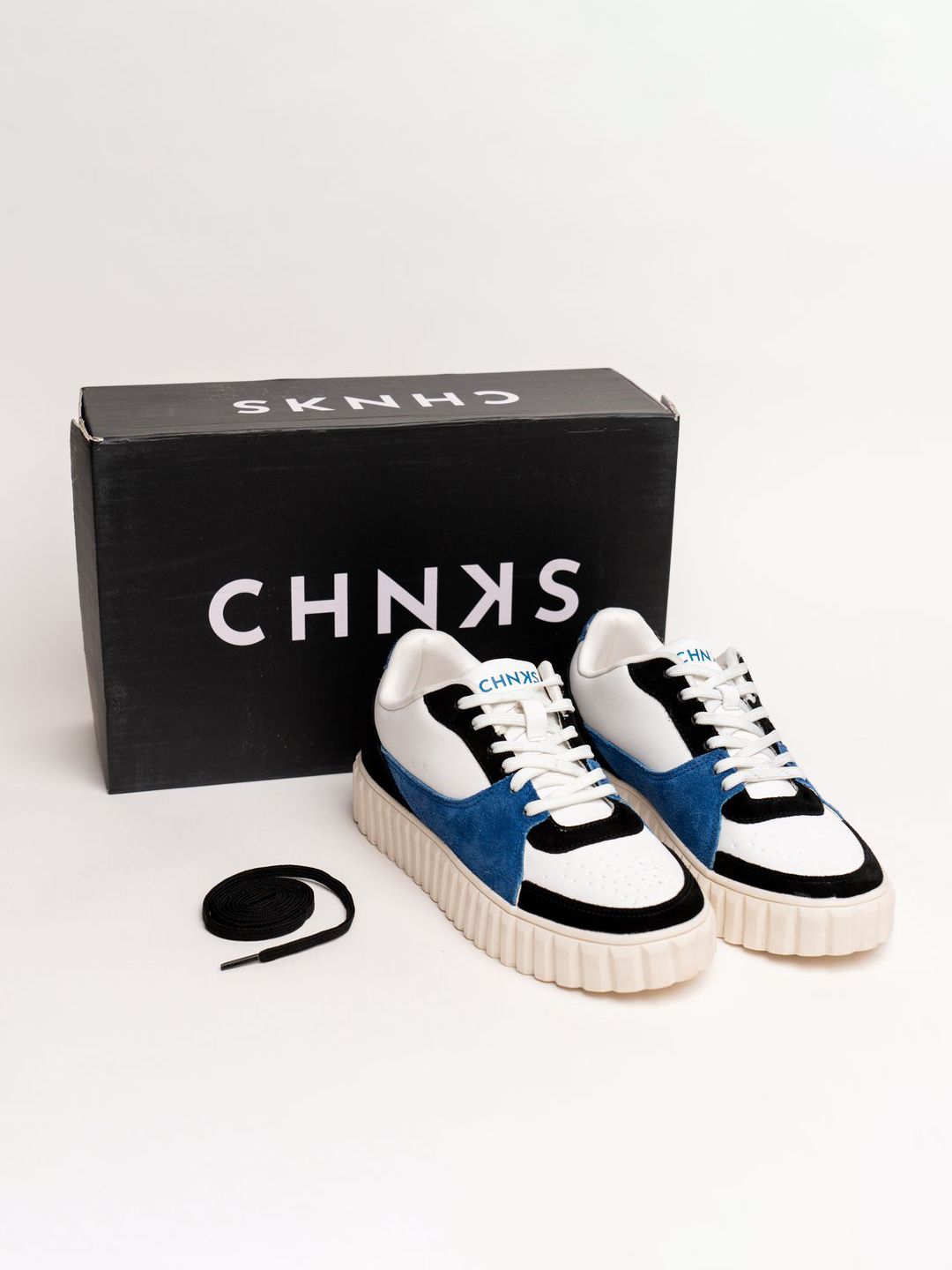 CHNKS Unisex Colourblocked Round Toe Sneakers