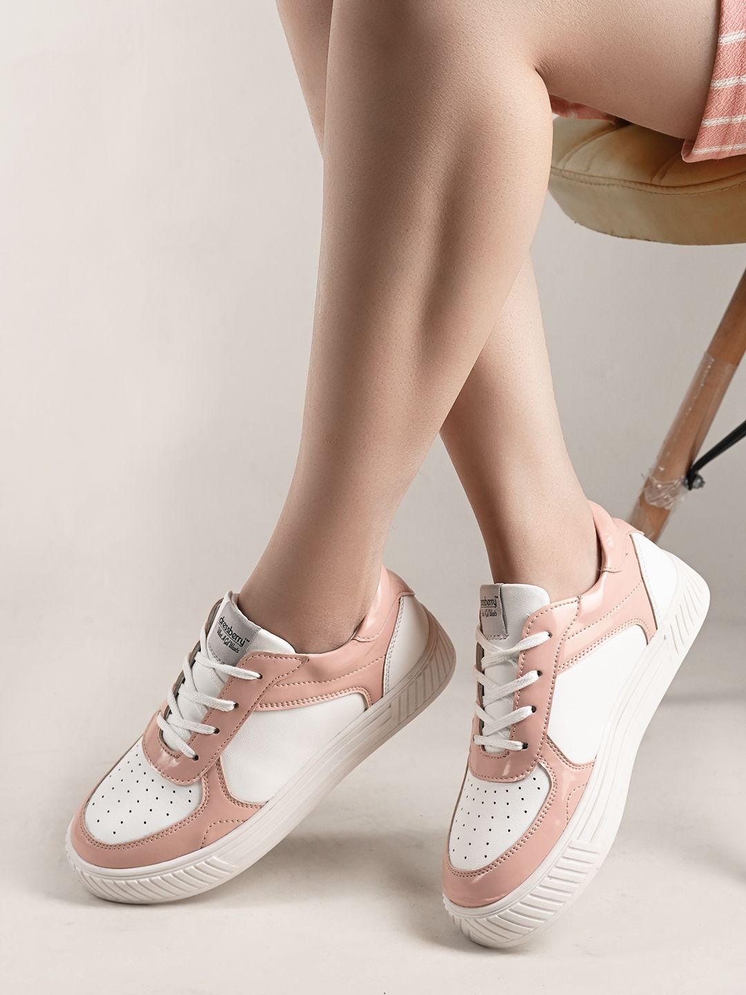 DressBerry Women Colourblocked Round Toe Lace Ups Sneakers