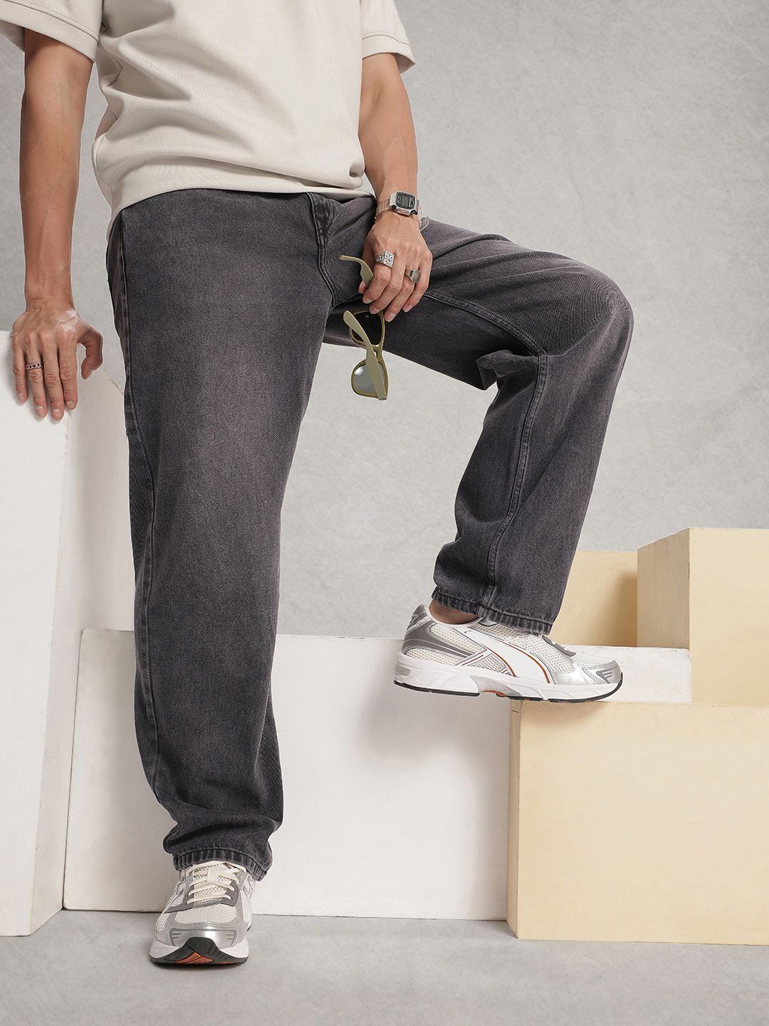 WROGN Men  Cotton Light Fade Relaxed Fit Jeans