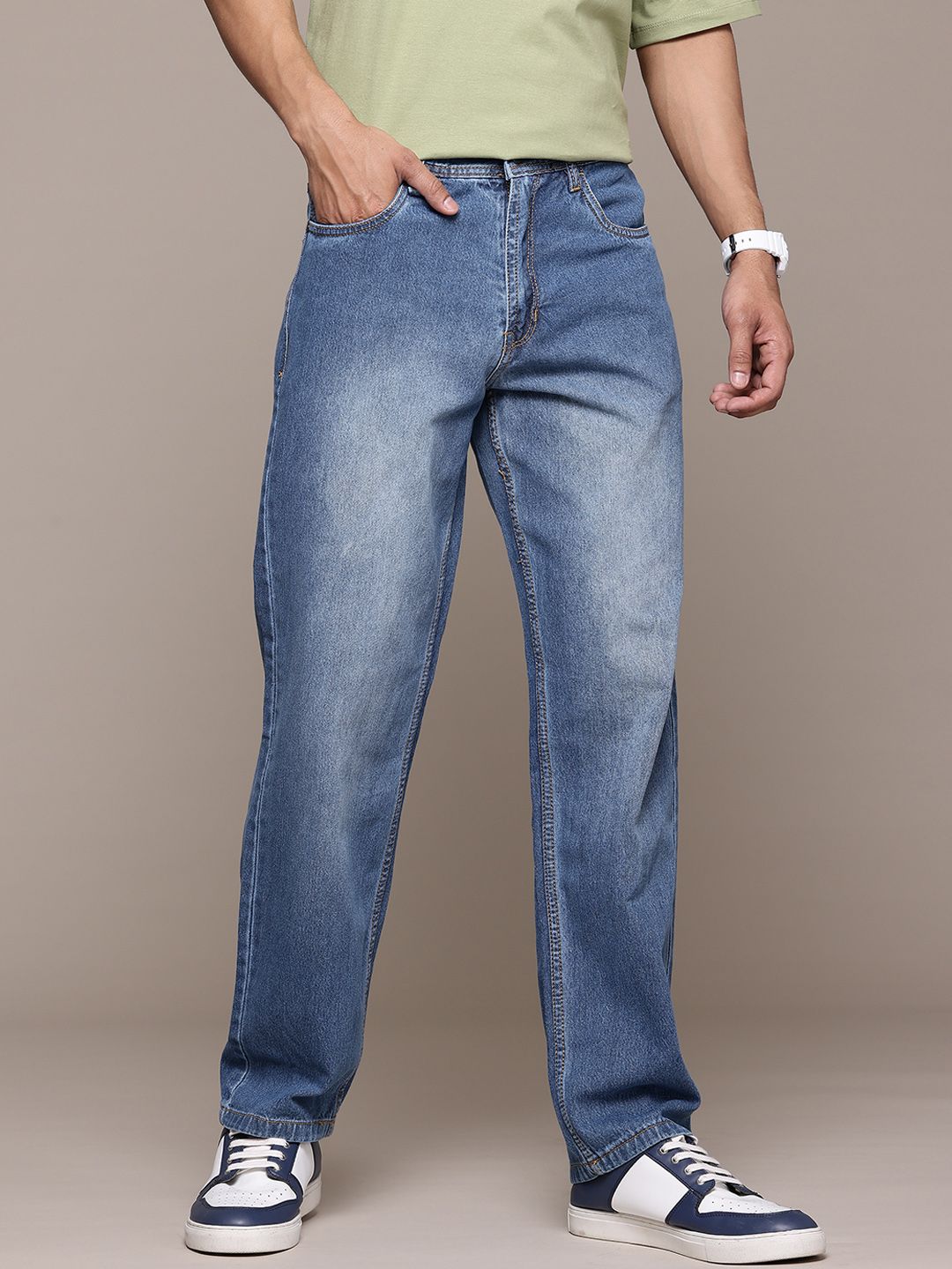 The Roadster Lifestyle Co. Straight Fit Light Fade Jeans