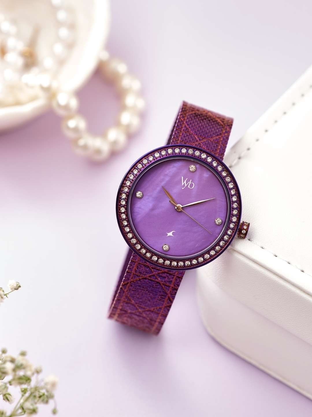 Fastrack Women Vyb Eclipse Dial & Bracelet Style Straps Analogue Watch FV60056QM01W