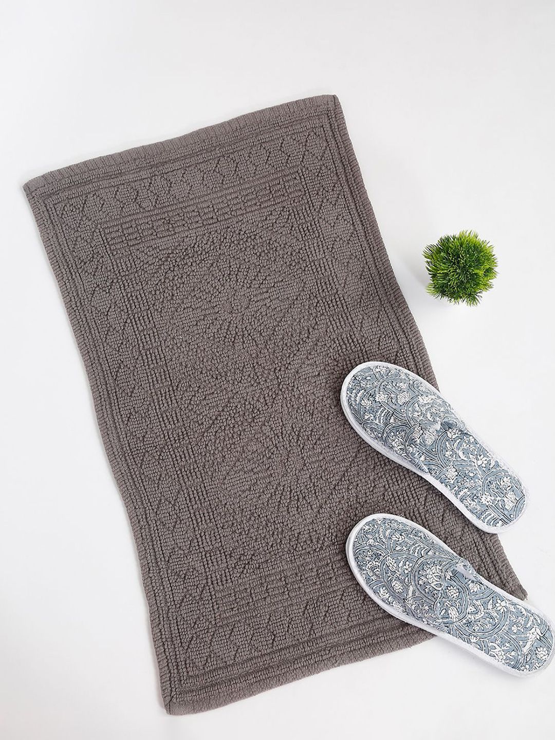 Fabindia Aqib Grey Textured 1300 GSM Bath Rugs