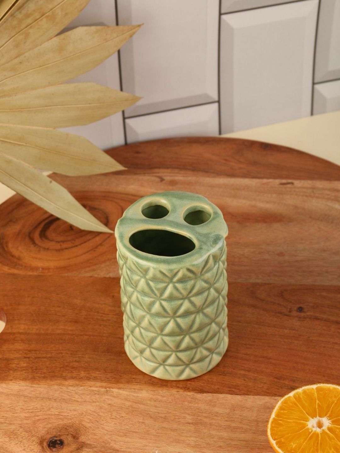 WEAVING HOMES Green Textured Ceramic Smiley Brush Holder