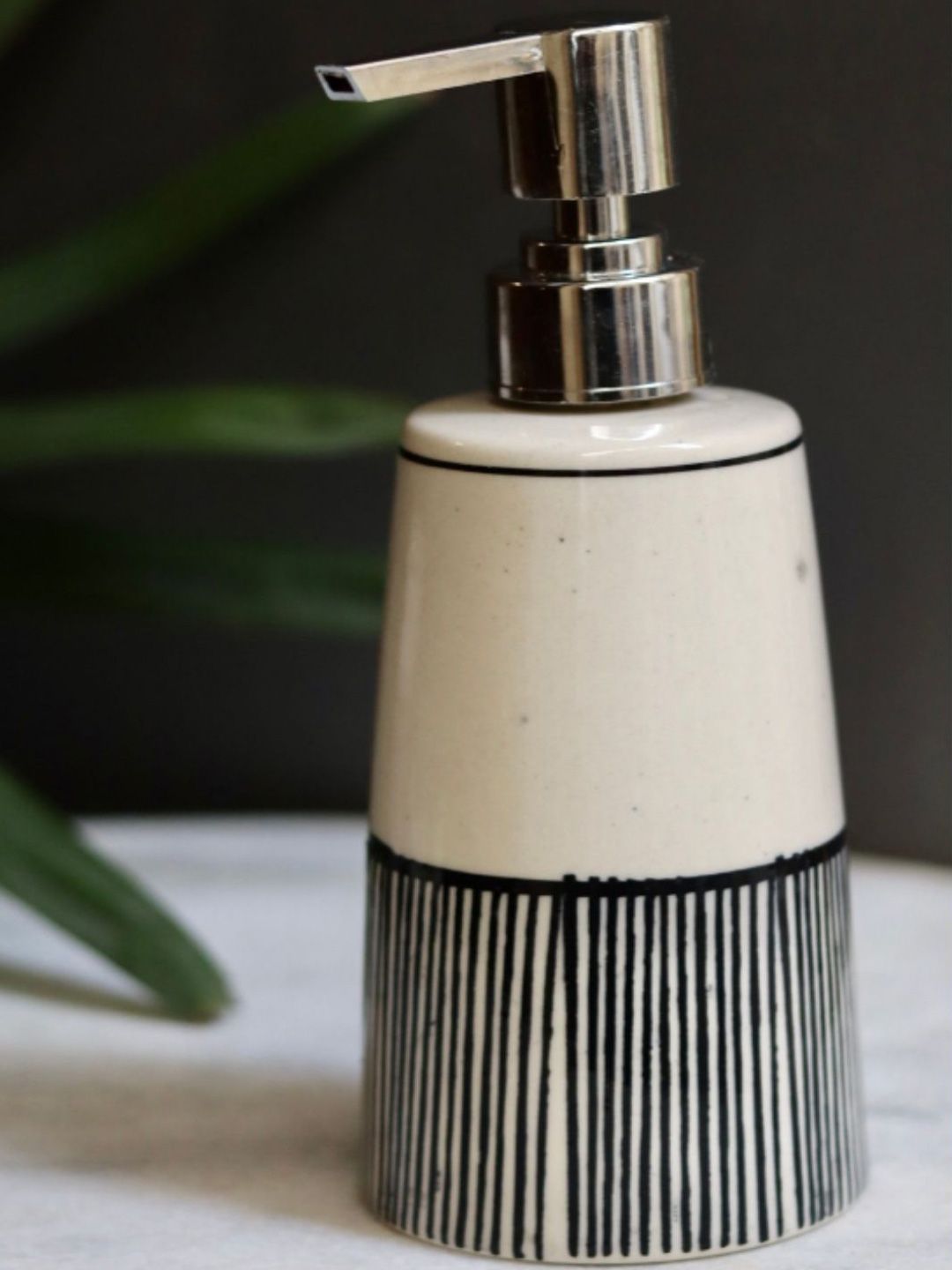 WEAVING HOMES Black & White Lined Ceramic Glossy Soap Dispenser