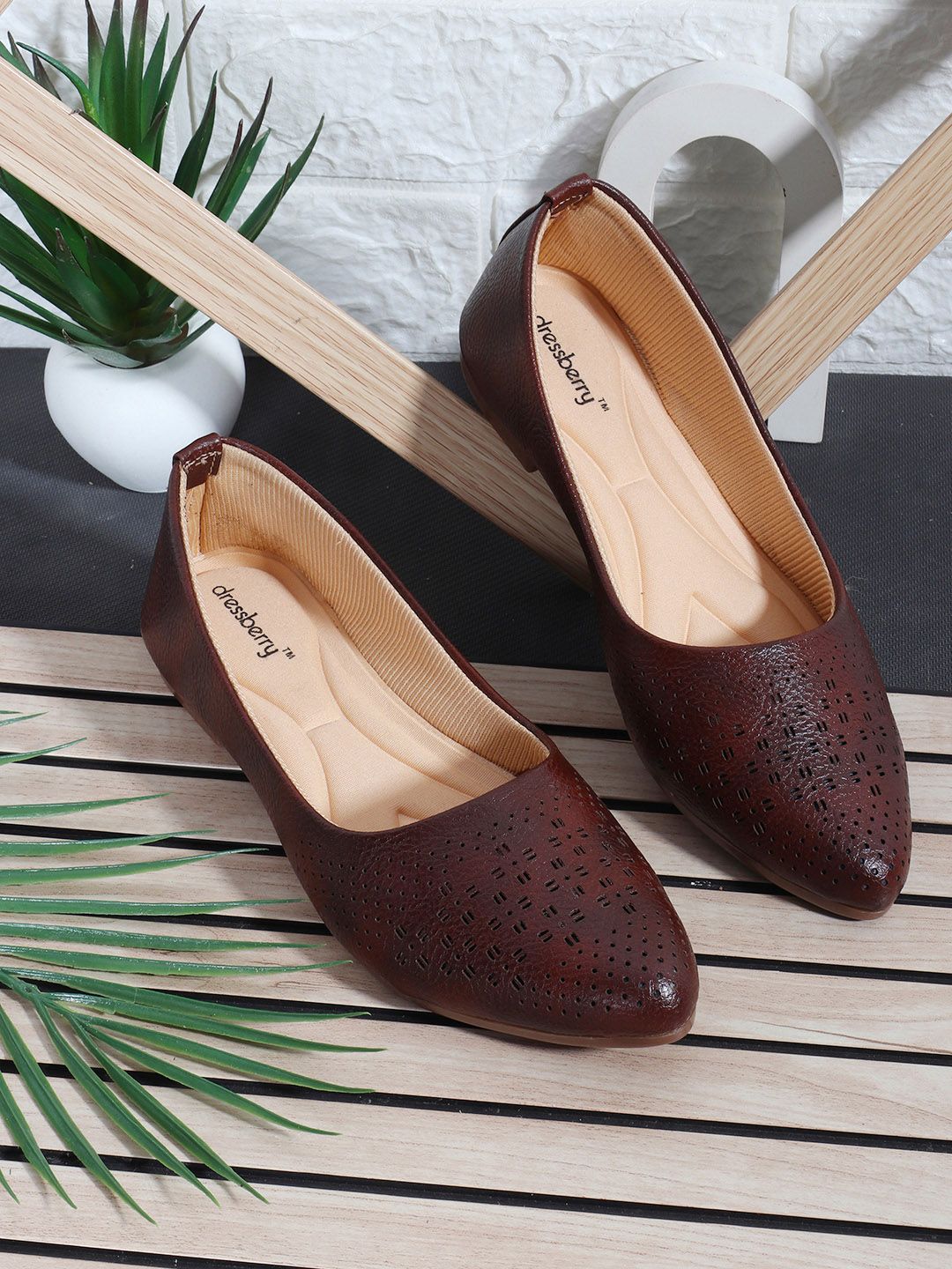 DressBerry Women Ballerinas Flats with Laser Cuts