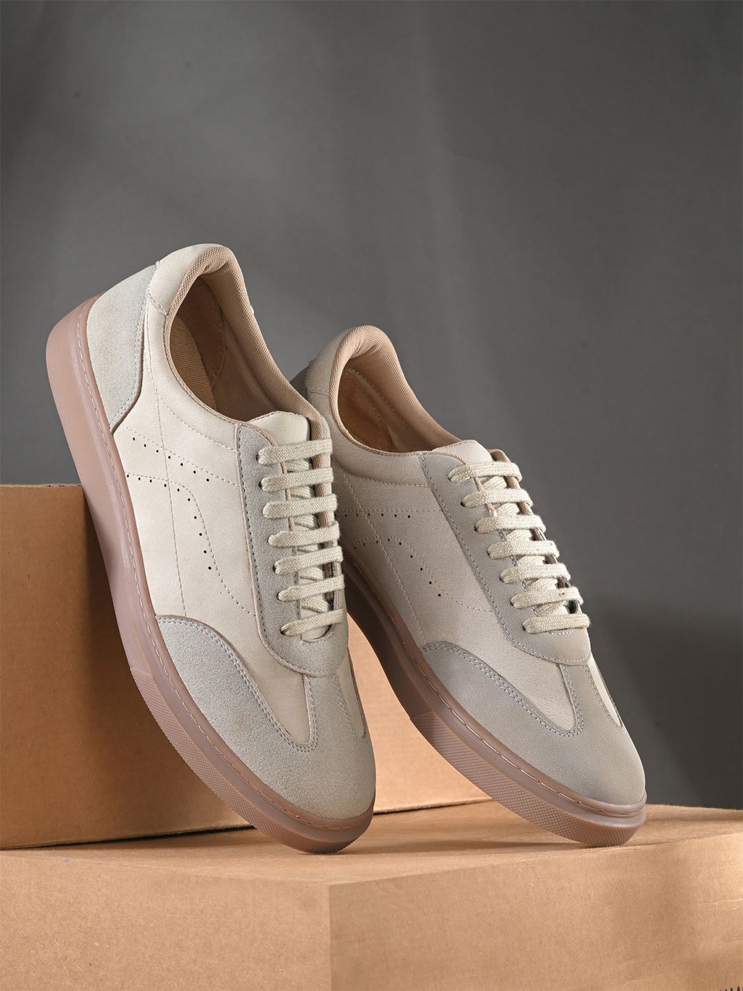 The Roadster Lifestyle Co Men  Lace-Ups Casual Sneakers