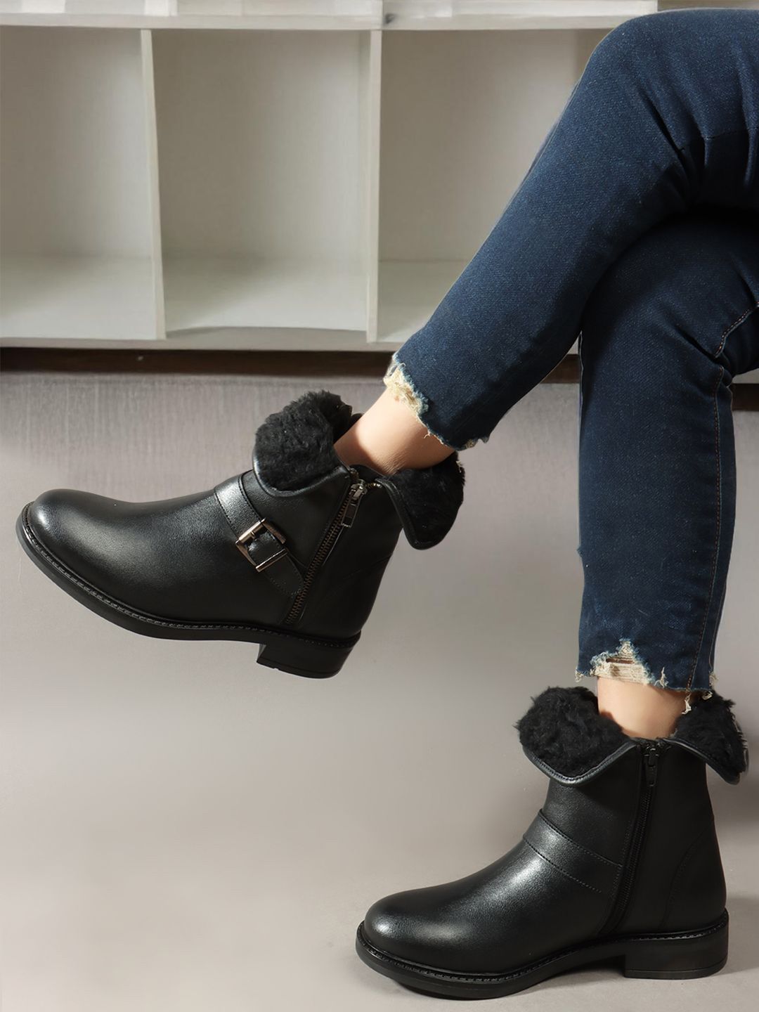 Carlton London Women Solid Block-Heeled Winter Boots
